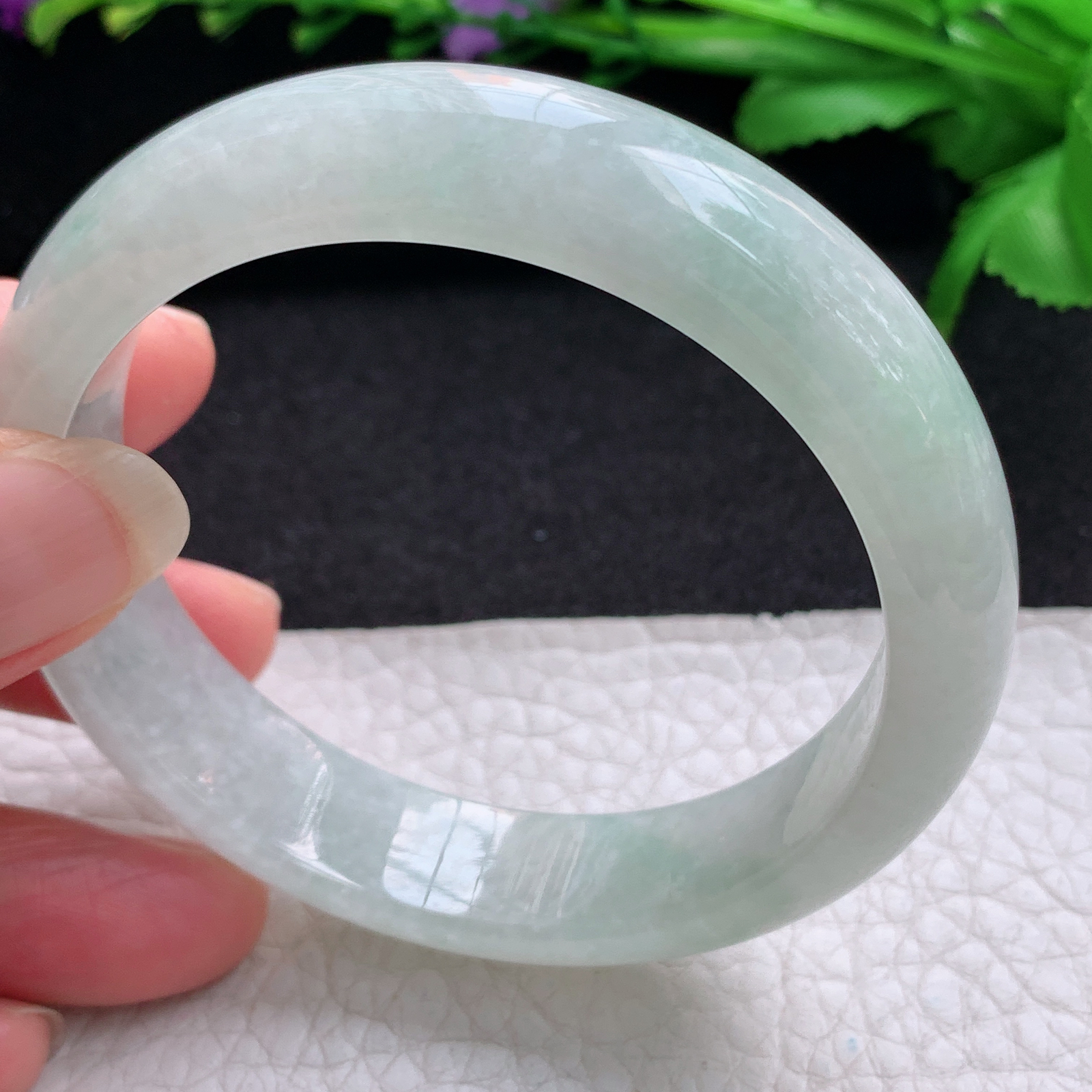 z实拍56*13.6*8平安镯 缅甸翡翠A货玉手镯精美浅绿正圈玉手镯