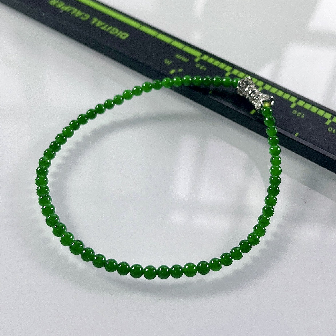 收藏级别，缅甸天然翡翠A货，卡3冰种满绿帝王绿小米珠小圆珠手串手链，尺寸：3mm/60颗，长度172mm，重量：3.20g