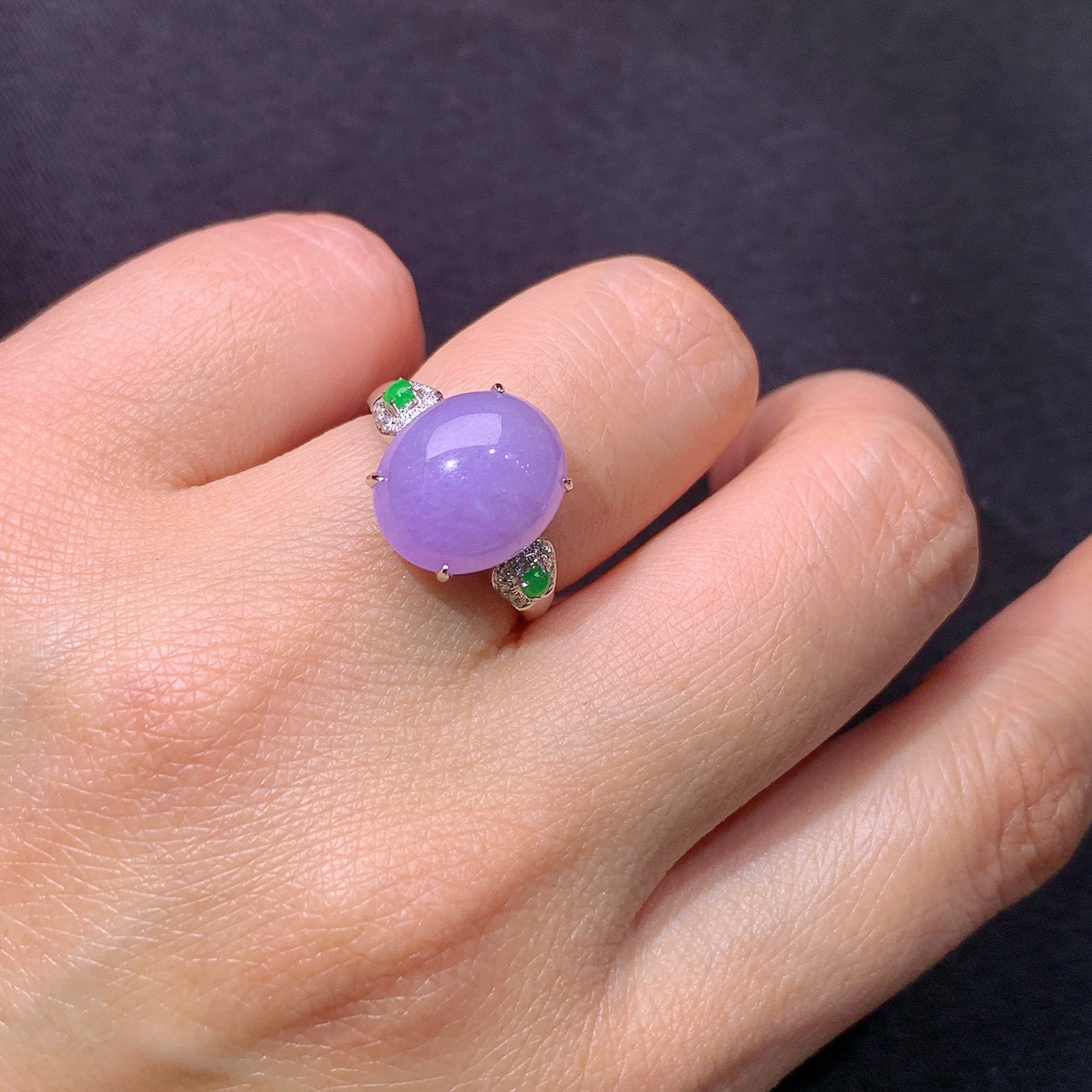 冰紫罗兰蛋面戒指，18k金镶嵌，温润细腻，颜色鲜艳，Xyg 尺寸12.4*10.4*5.2