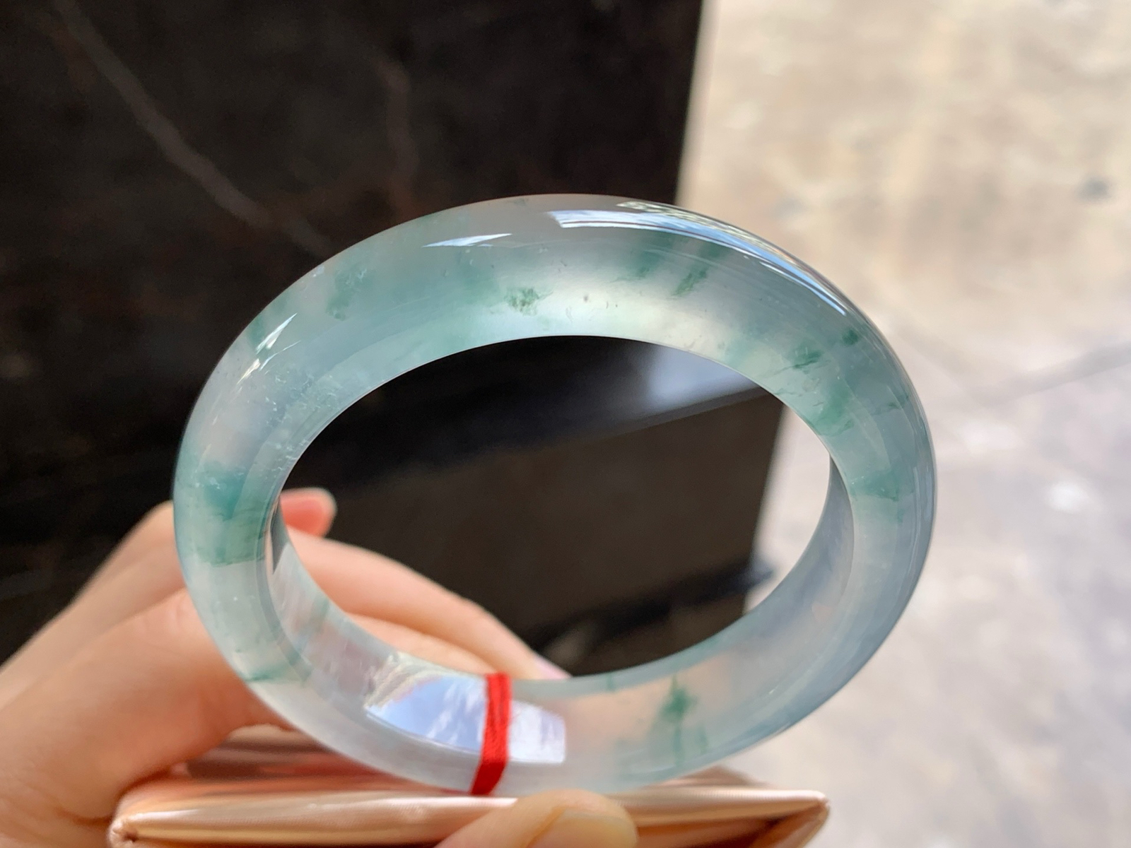 53-12.6-9.3

高冰蓝花手镯^_^透亮