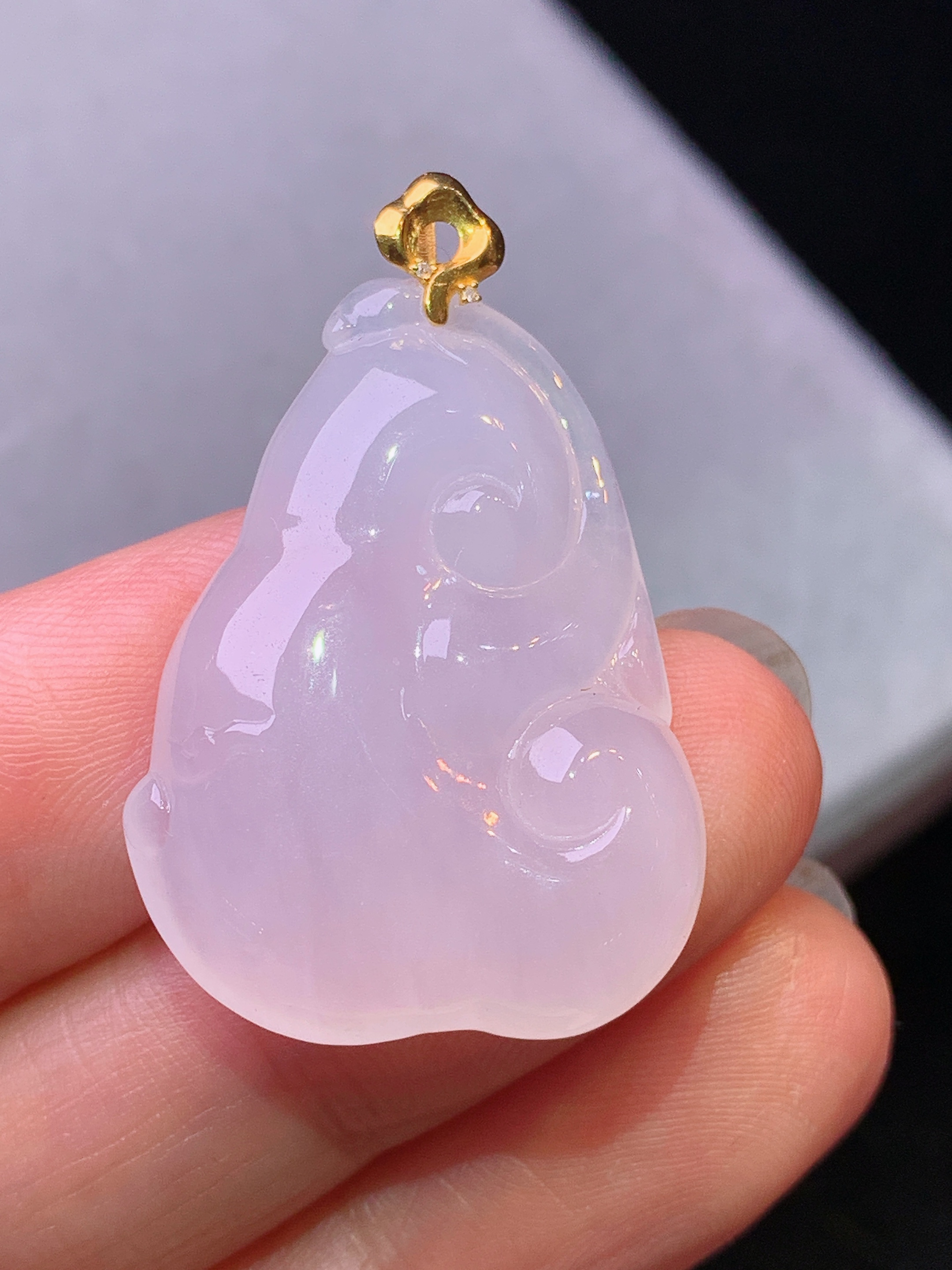 18k金镶嵌冰种如意吊坠 玉质细腻 色泽艳丽清新 水润亮眼 整体尺寸33.6*21.8*6.2b1