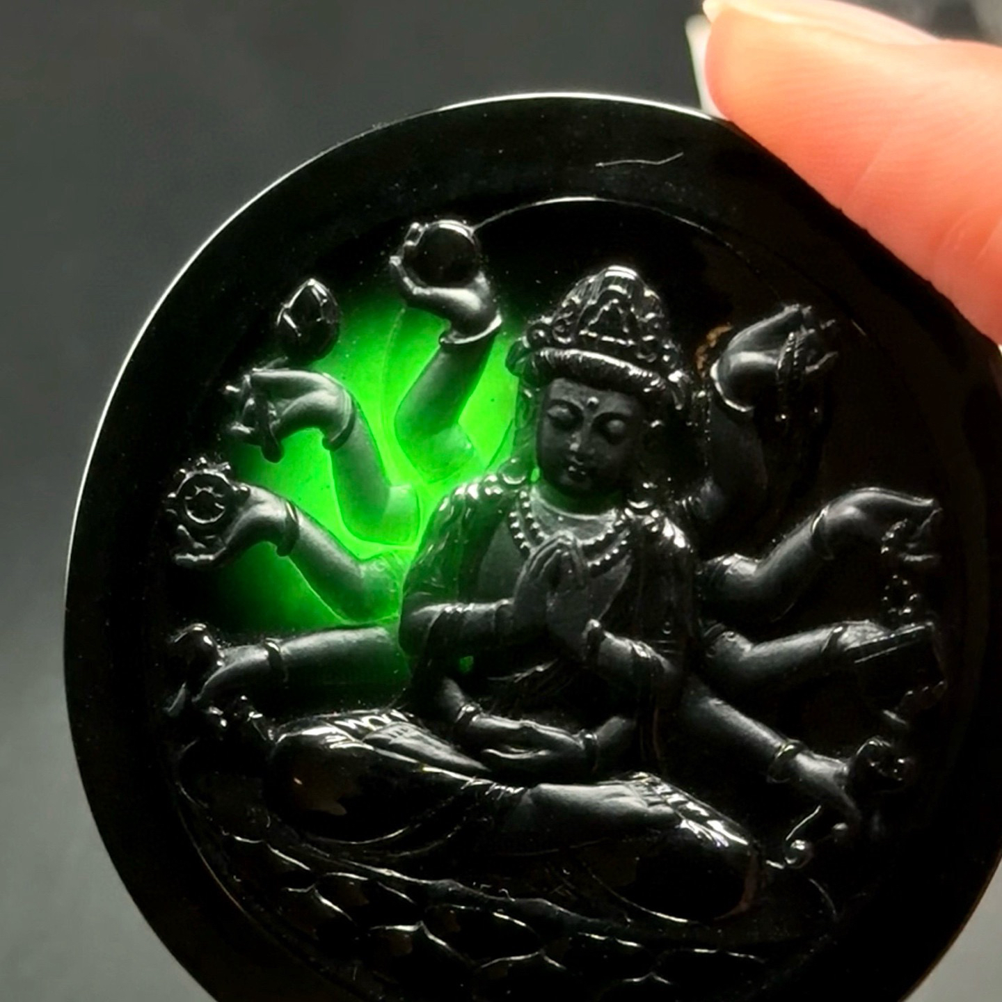 精品墨翠千手观音 种好色正 黑度极好 打灯通透 油性十足 尺寸55.5