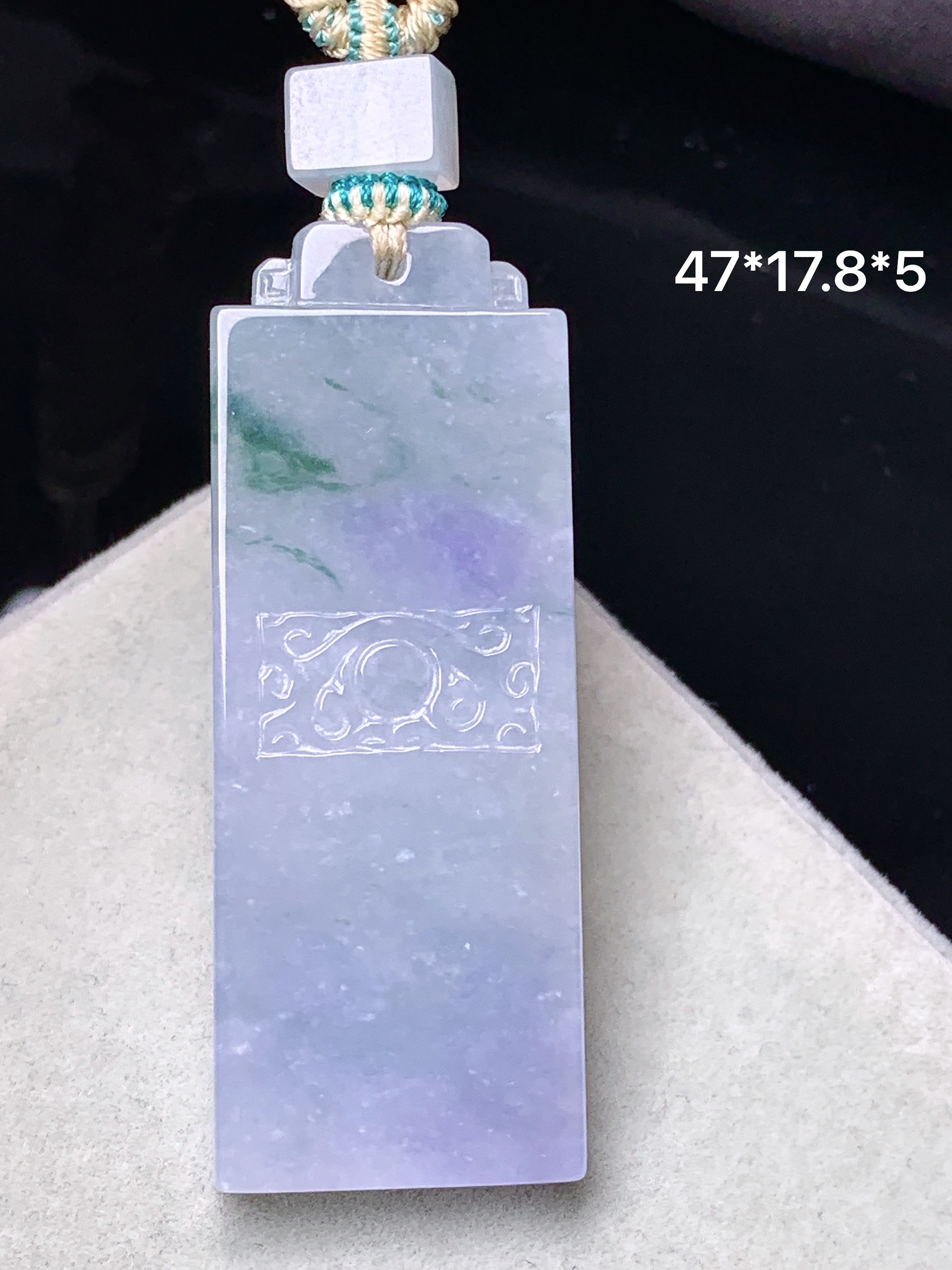 紫罗兰飘绿无事牌吊坠 玉质细腻 色泽艳丽清新 水润亮眼 整体尺寸47*17.8*5L1