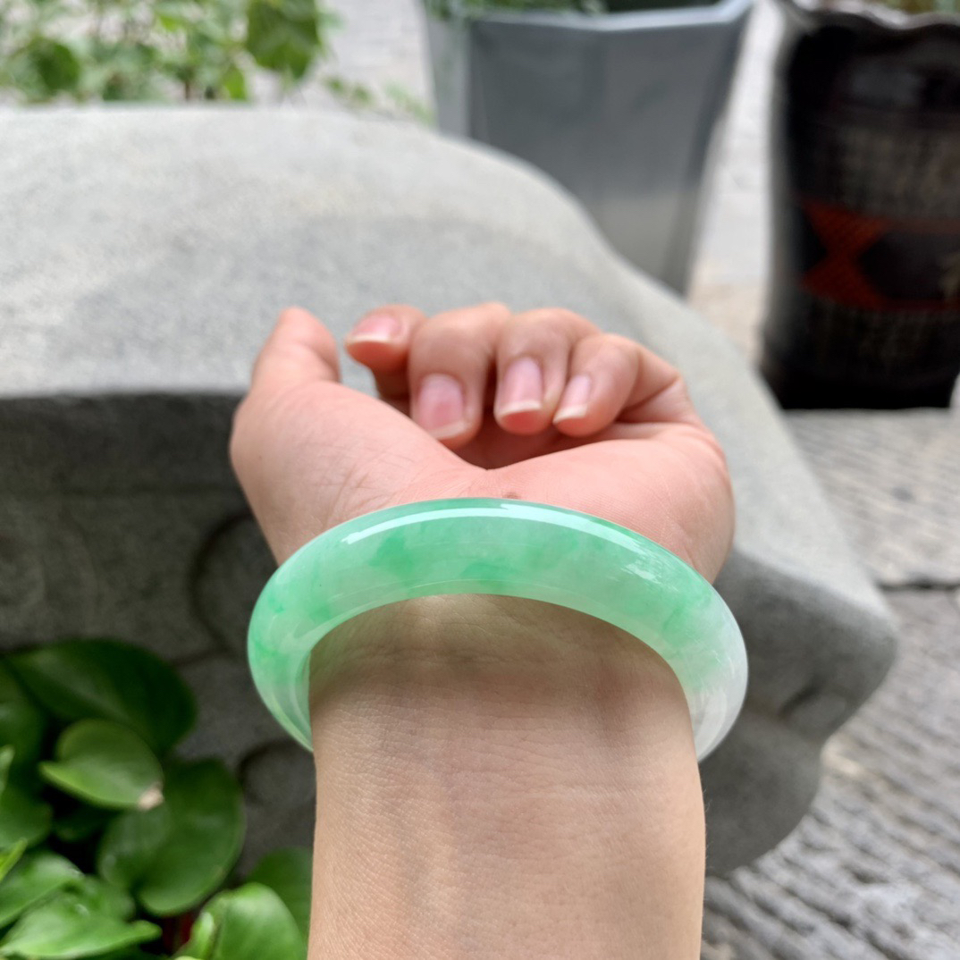 小圈口 52.8-11.8-8.7【阳绿正圈手镯】正圈52 53可戴