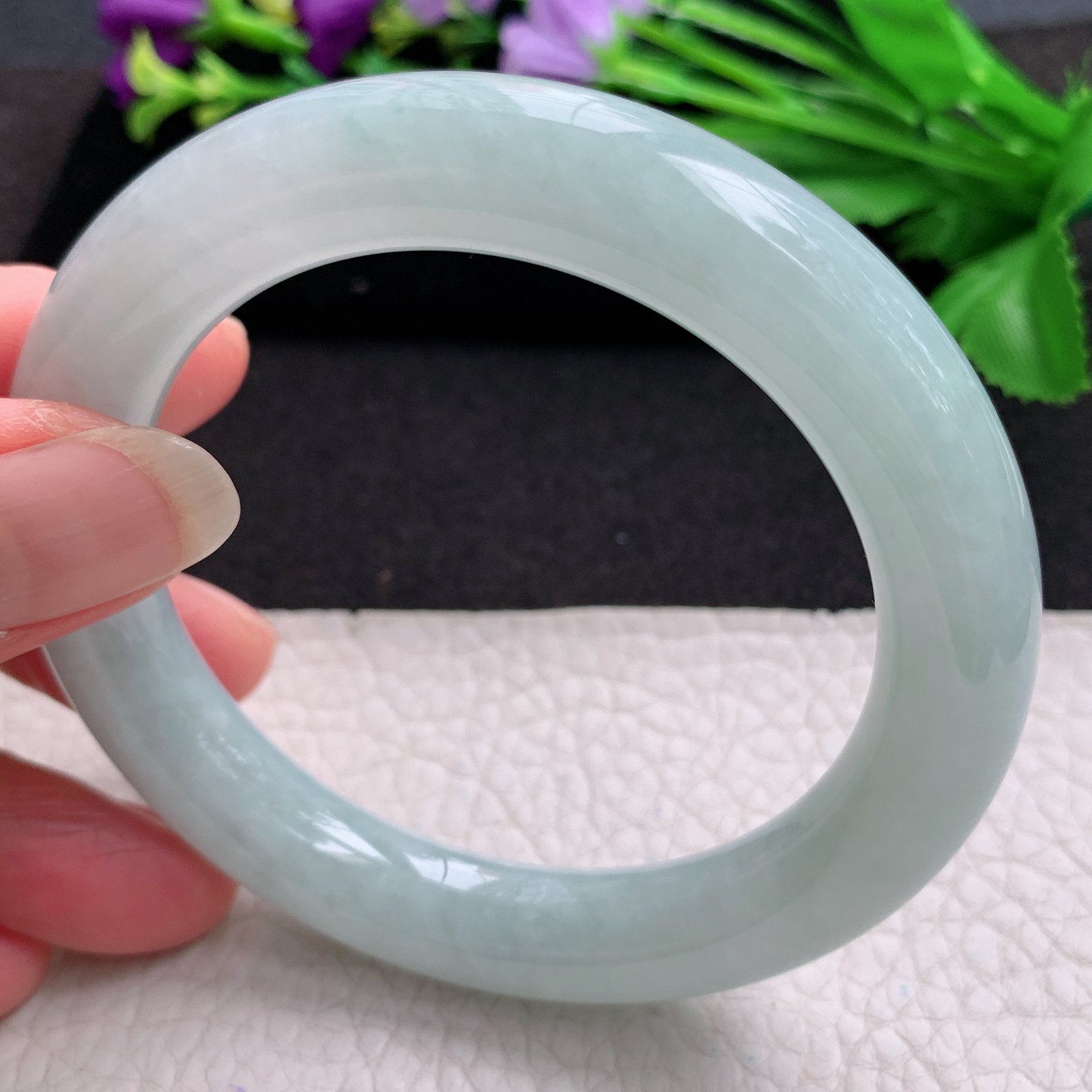 ee实拍57*11*10.8美人镯 缅甸翡翠A货飘花圆条玉手镯