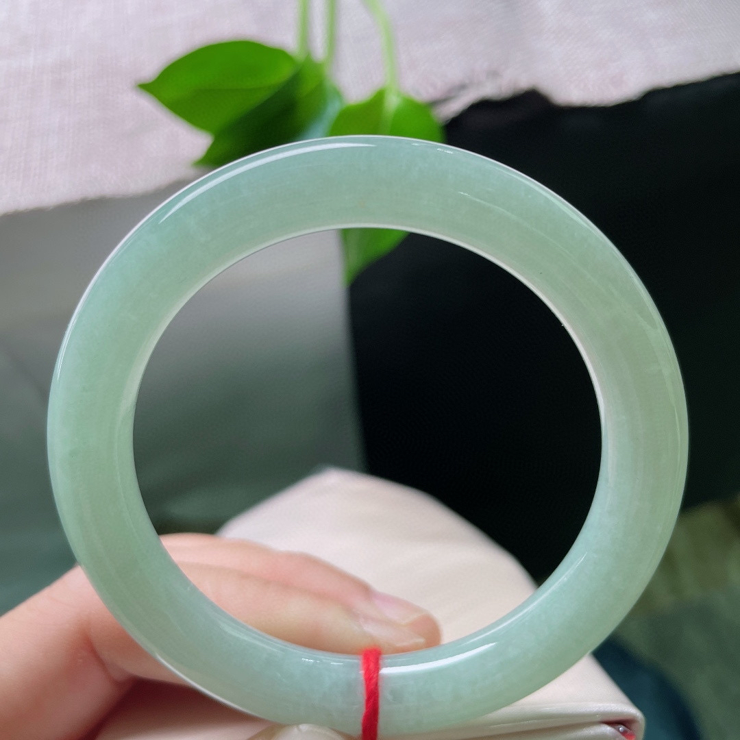 55/9.8。晴绿圆条手镯，无暇