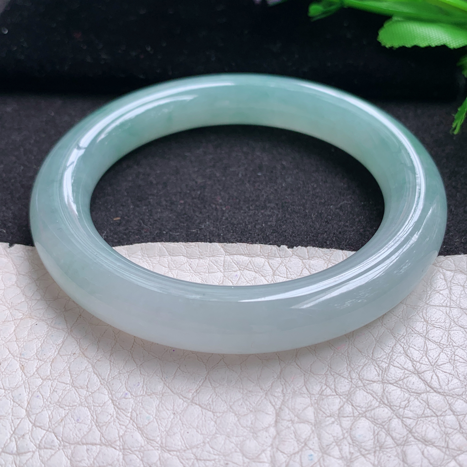 r飘逸款54*10.3美人镯 缅甸翡翠A货玉手镯精美飘花晴绿圆条玉手镯