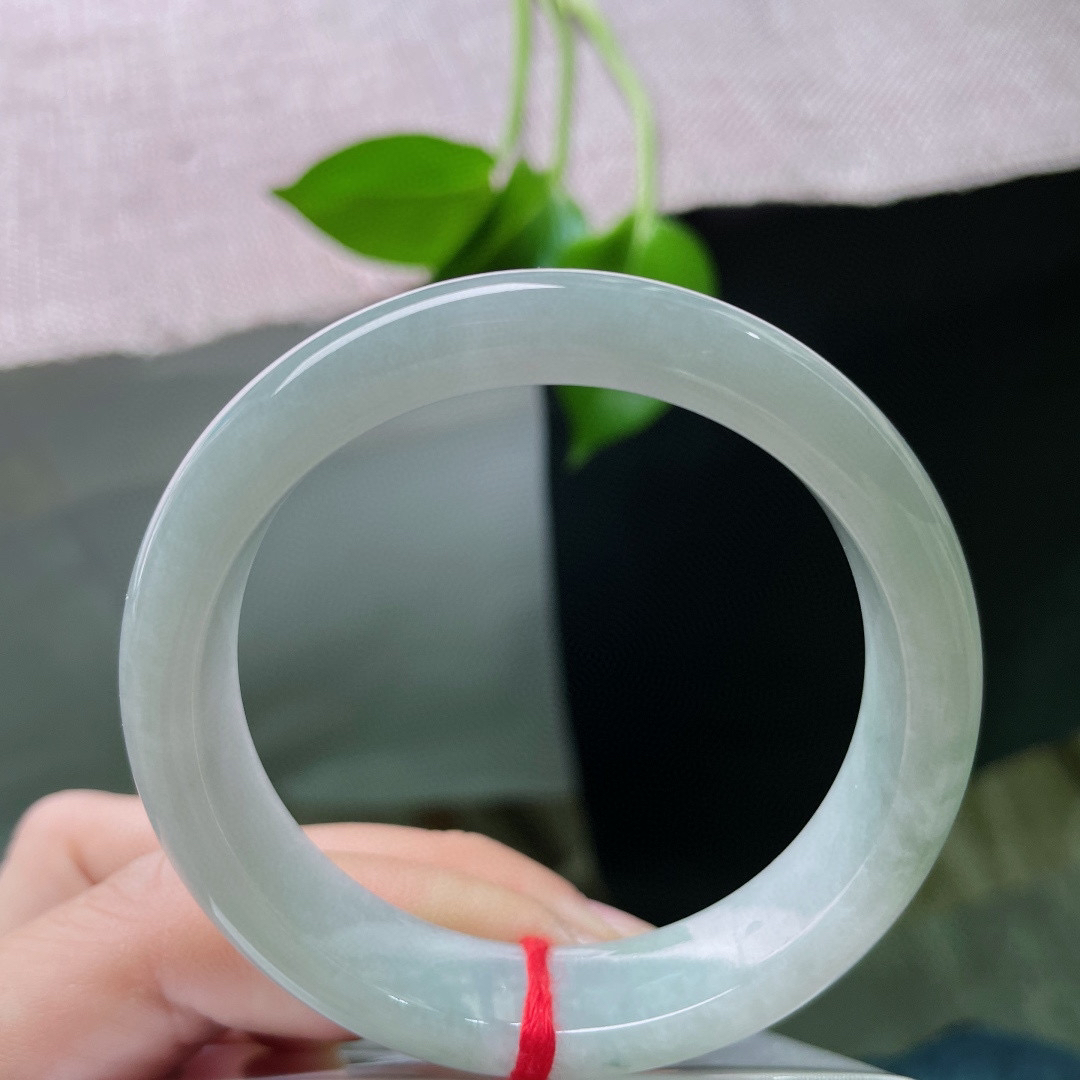 52.1/12.8/7.5。淡绿底正圈，水润细腻，清雅气质，温柔大方。无纹裂