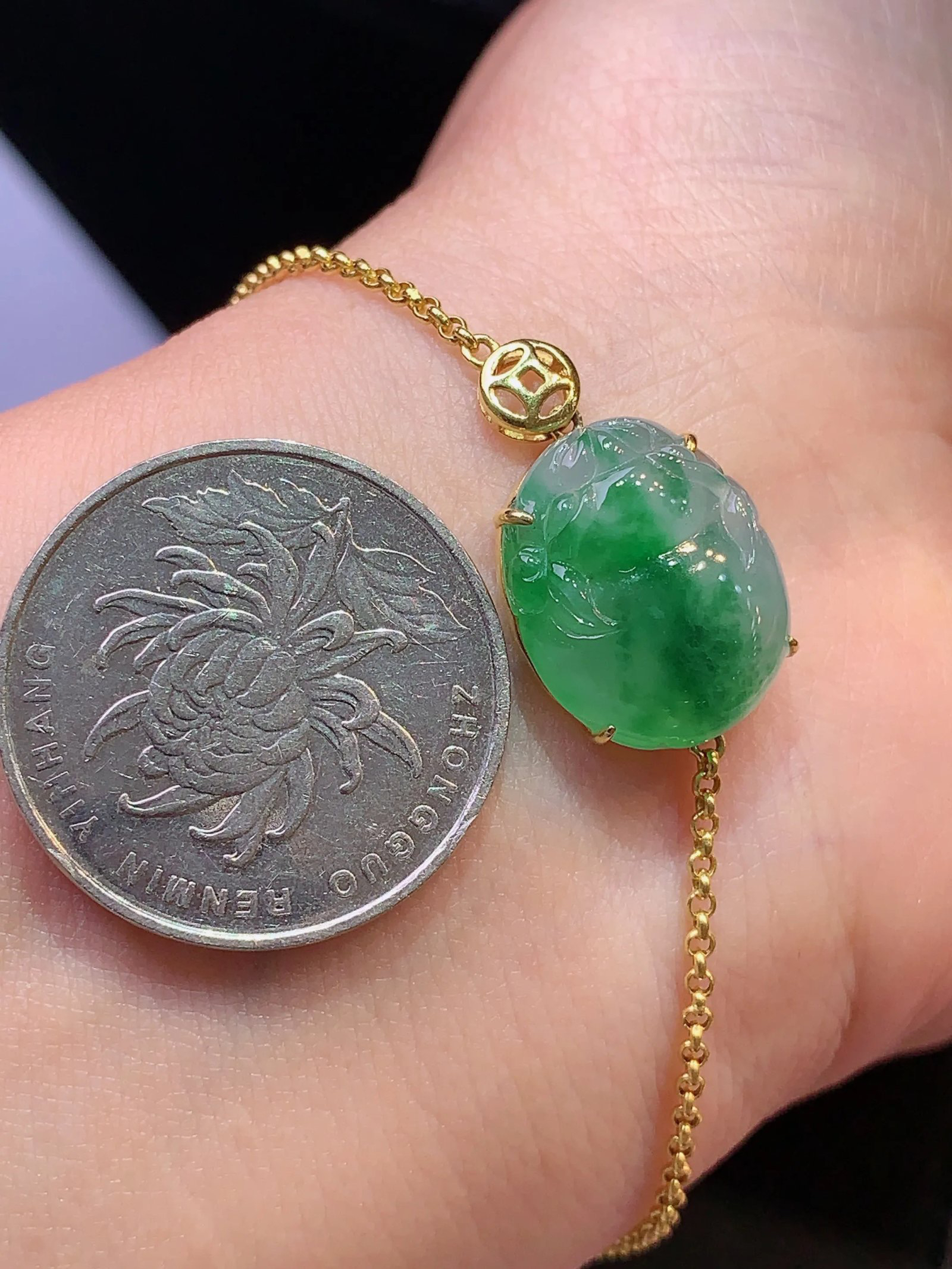 18k金镶嵌飘绿貔貅手链 玉质细腻 色泽艳丽 整体尺寸16.8*14.2*6m1