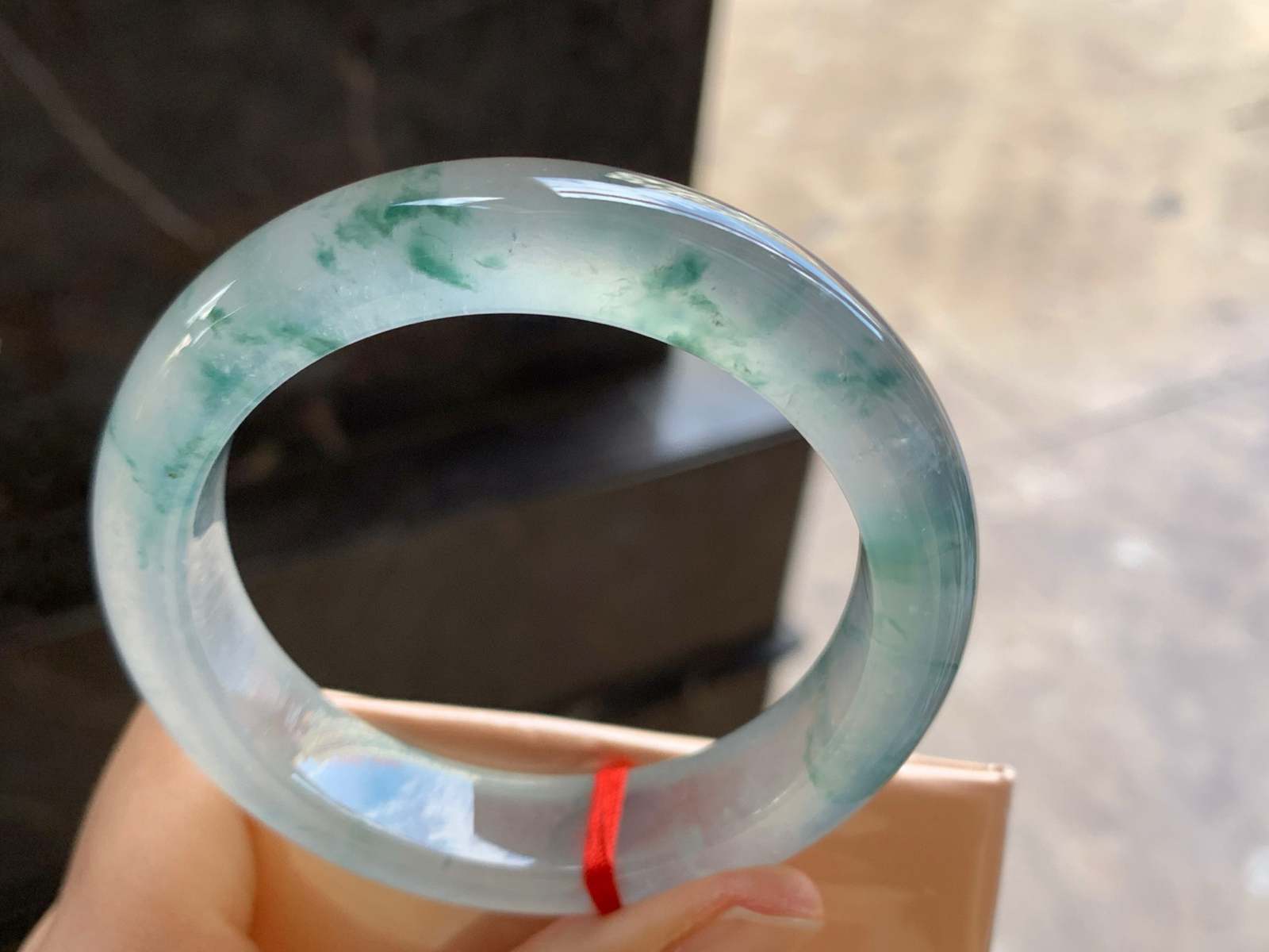 53-12.6-9.3

高冰蓝花手镯^_^透亮