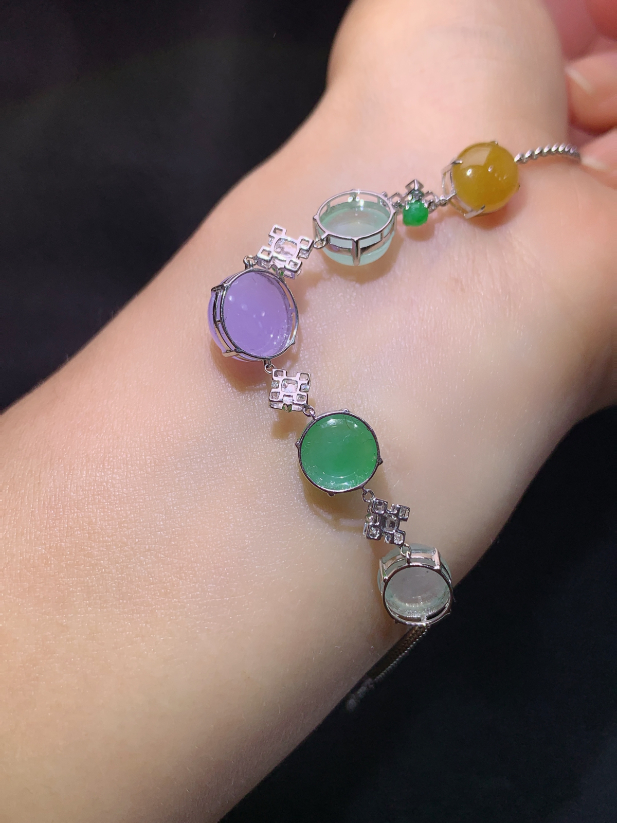 冰种多彩蛋面手链，18k金镶嵌，款式新颖，冰润细腻，种水足，Wq 尺寸9.7*9.4*4.1