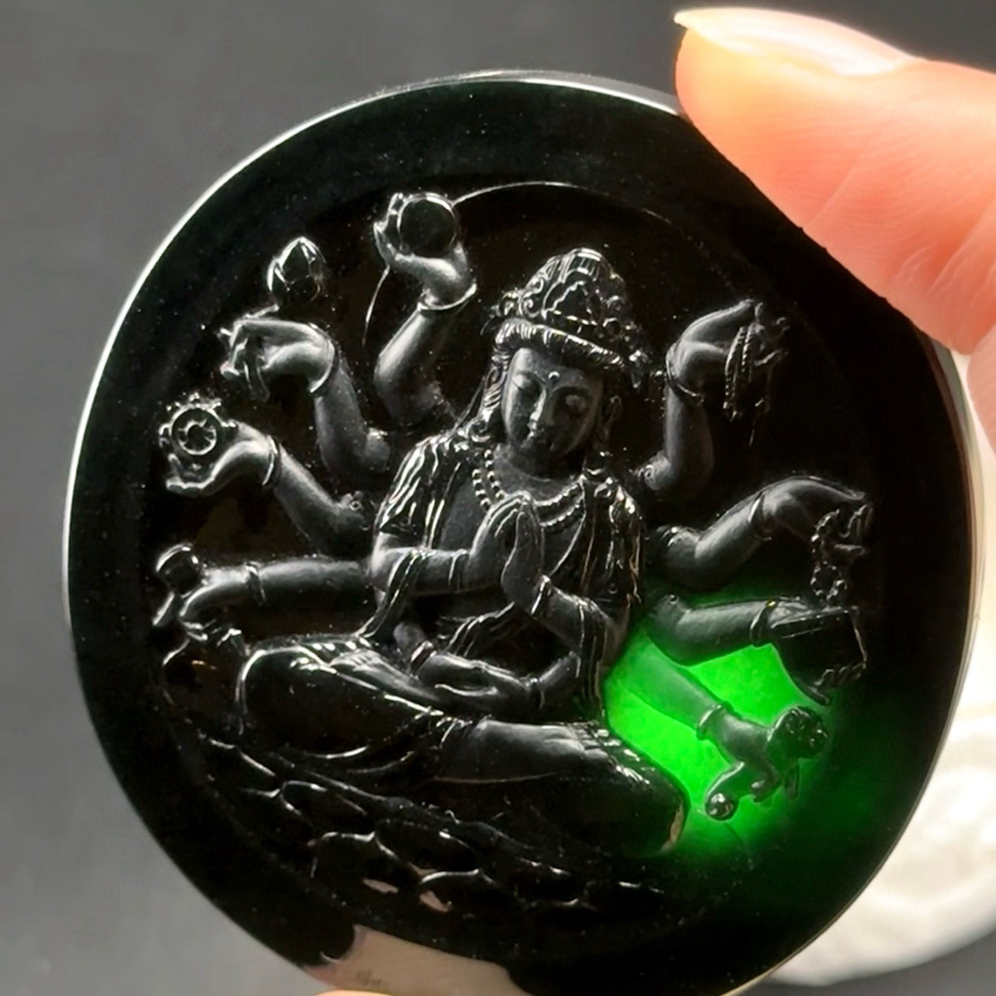 精品墨翠千手观音 种好色正 黑度极好 打灯通透 油性十足 尺寸55.5