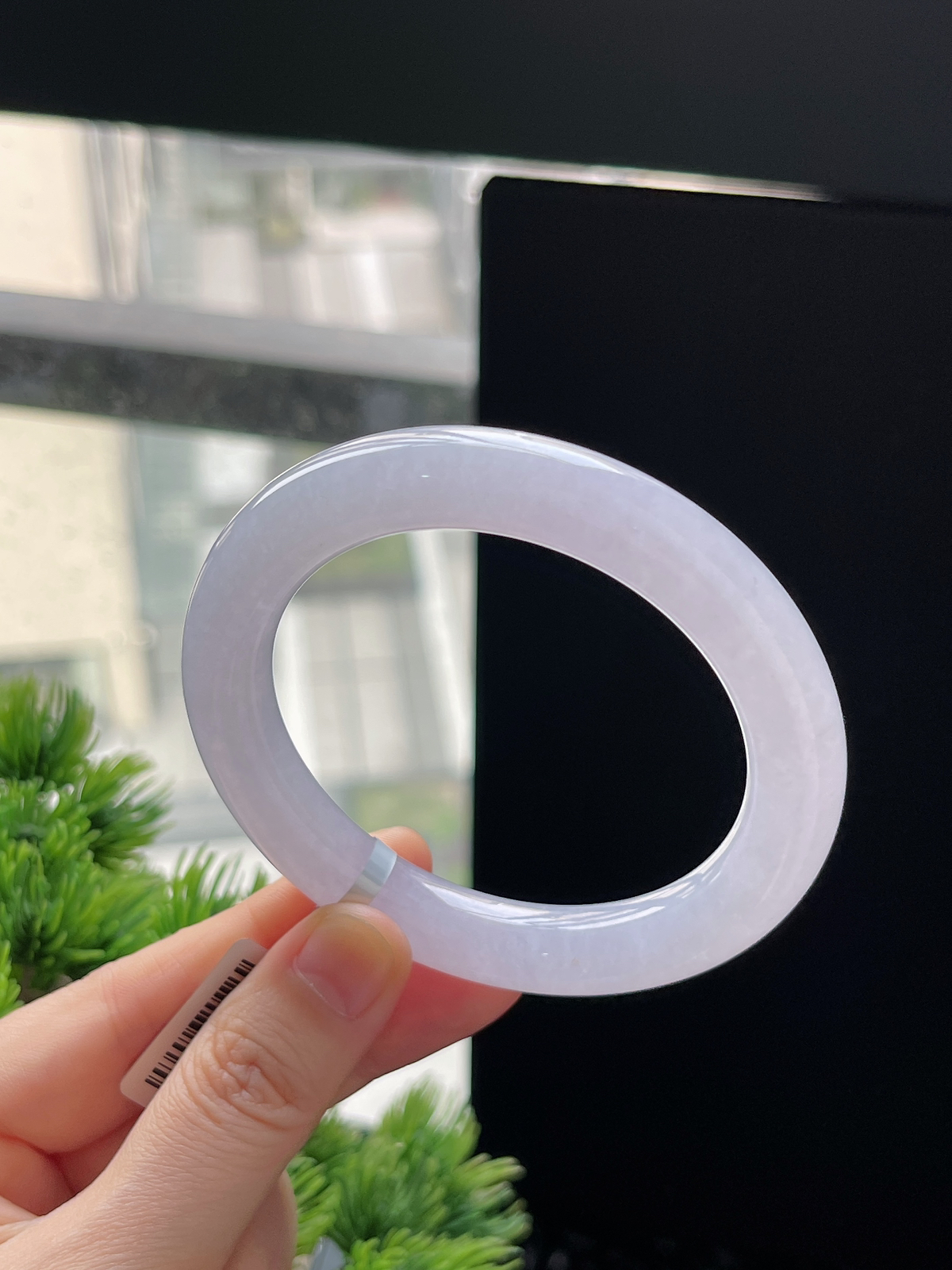 圆镯55.6圈口，翡翠冰糯种淡紫色手镯