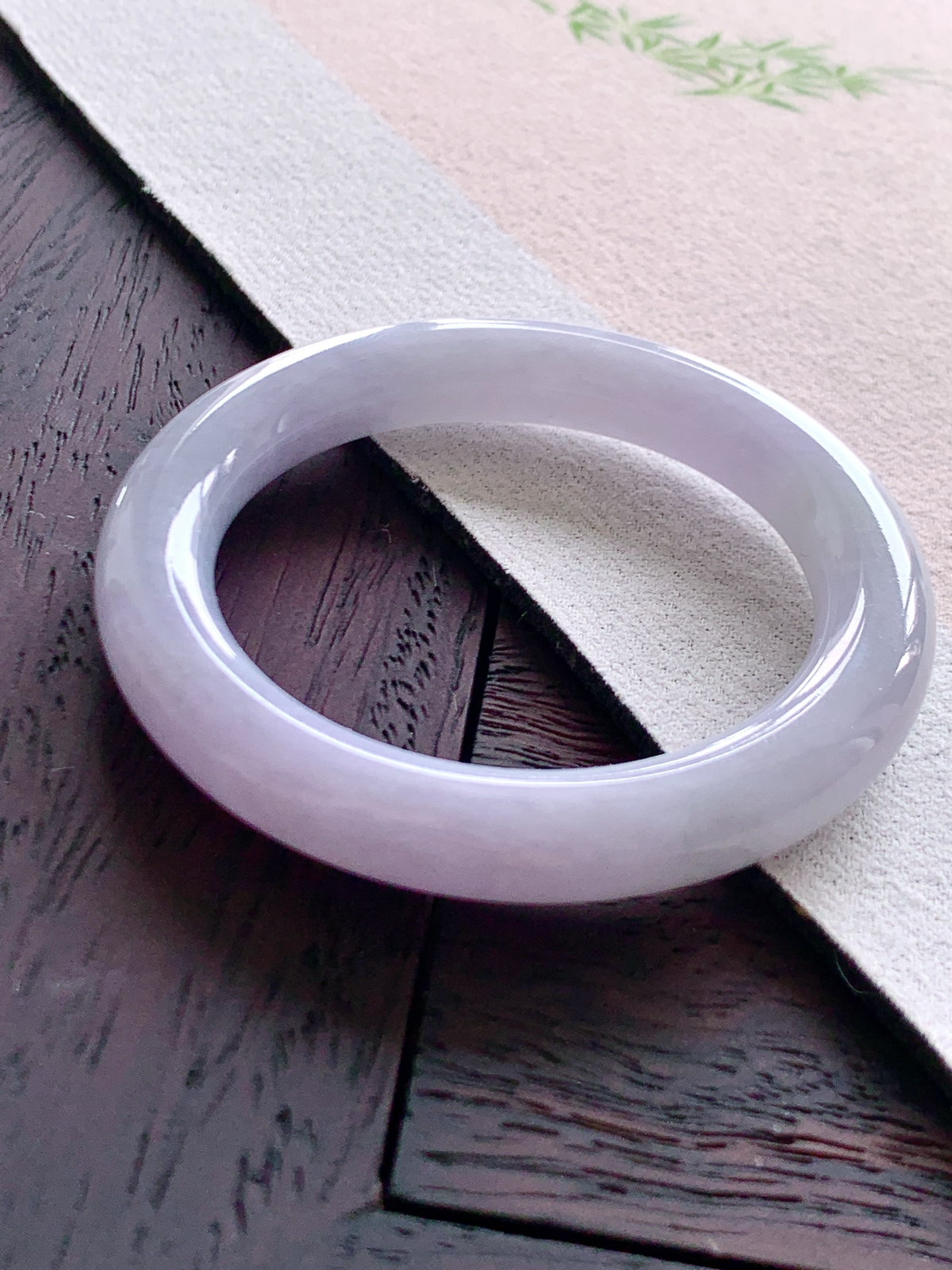 【手镯】️圆条 圈口 57 58
【尺寸】56.3-10.3-10.6
【说明】莫奈花园 冰紫罗兰