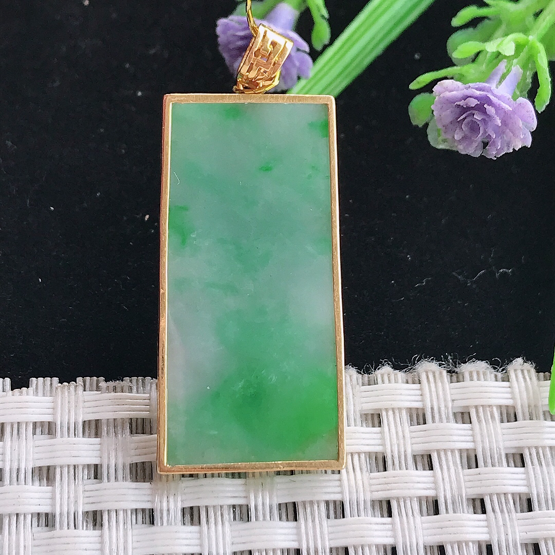 实拍A货翡翠32.5/16/3.2老坑18k金镶嵌冰润飘阳绿无事牌吊坠翡翠玉挂件