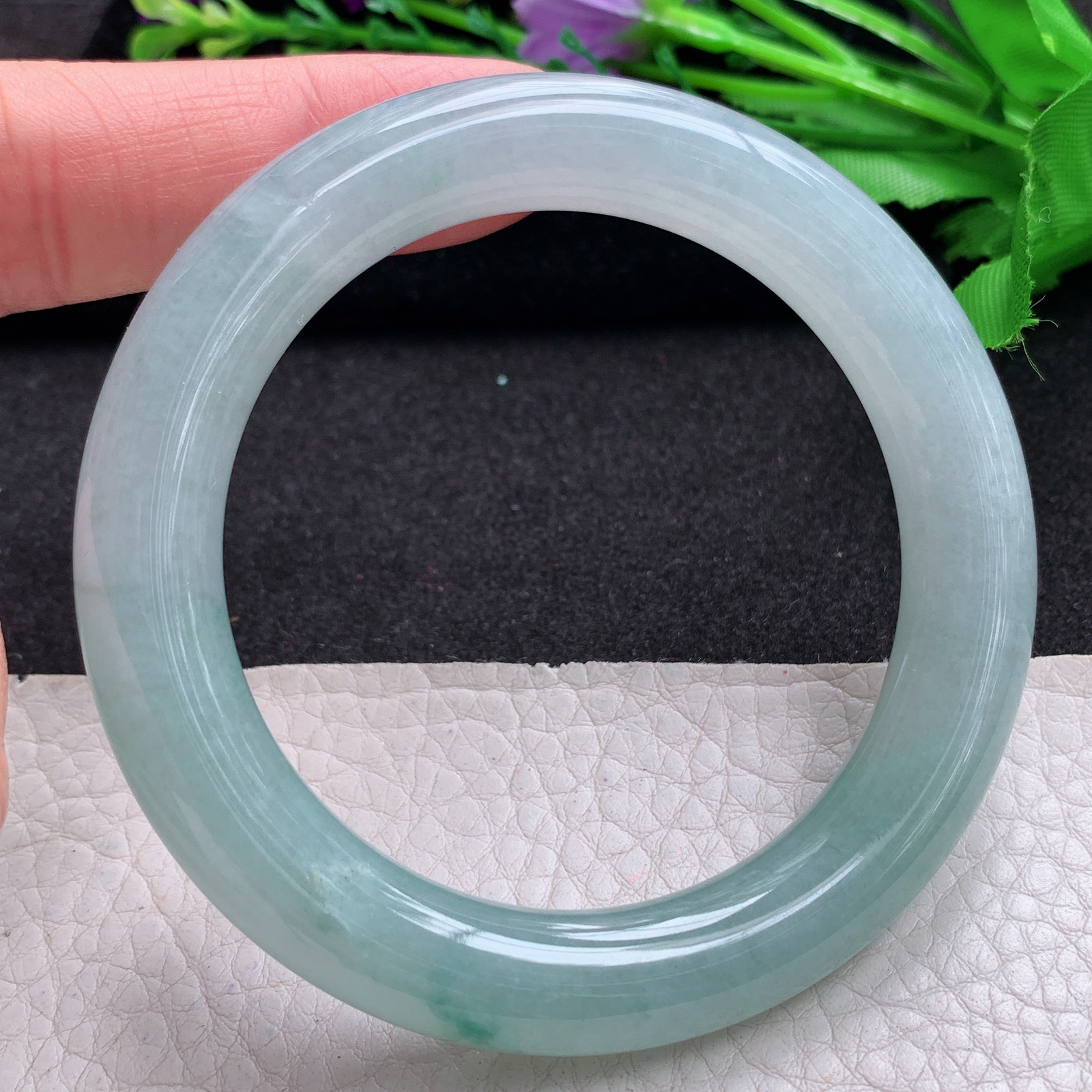 r飘逸款54*10.3美人镯 缅甸翡翠A货玉手镯精美飘花晴绿圆条玉手镯