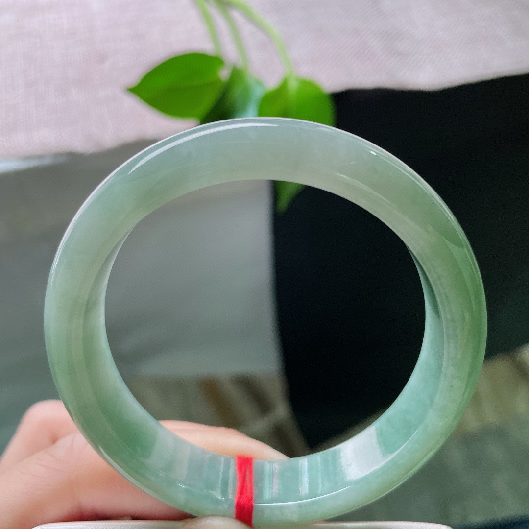 54/12.4/7.5，油绿正圈，水润细腻，油润有光泽，闭月羞花，