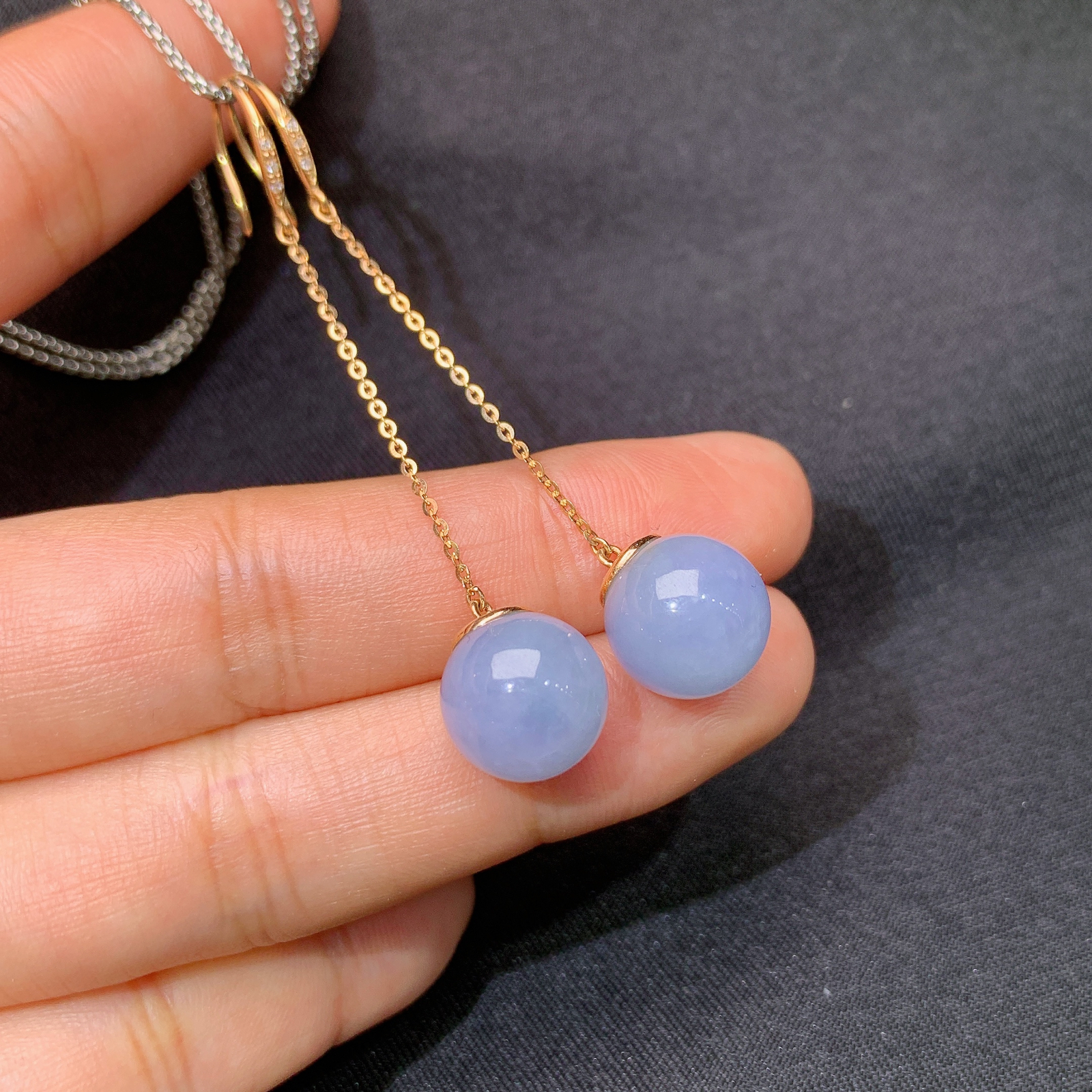 紫罗兰圆珠耳坠，18k金镶嵌，温润细腻，颜色鲜艳，By1 直径10.7