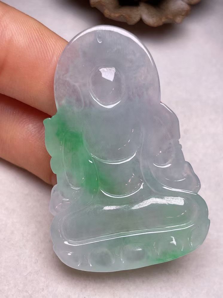 冰糯种飘绿【观音菩萨】吊坠，种水好，玉质细腻 ，卖相好‘