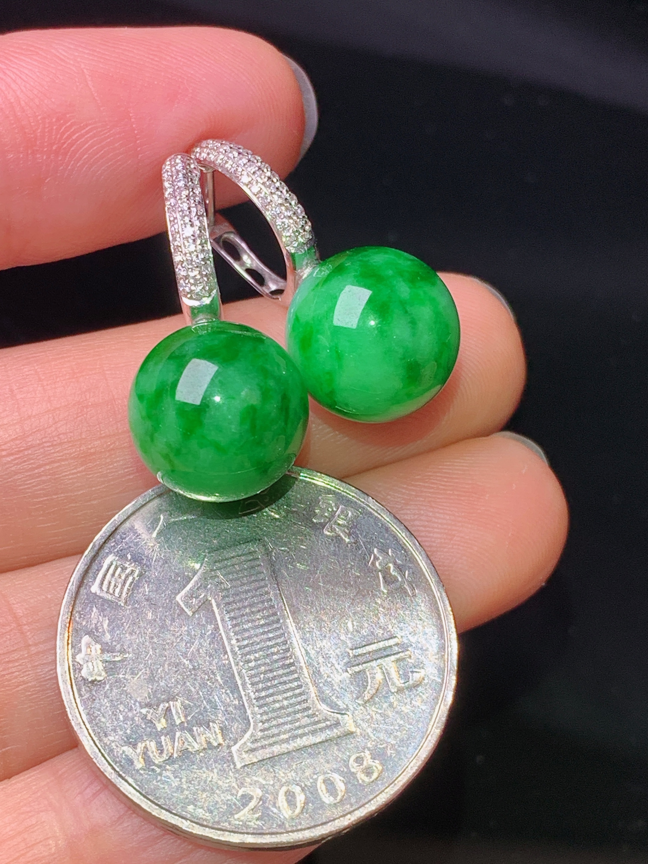 18k金钻镶嵌满绿圆珠耳坠玉质细腻 色泽艳丽清新 水润亮眼 整体尺寸24.3*11.2b1