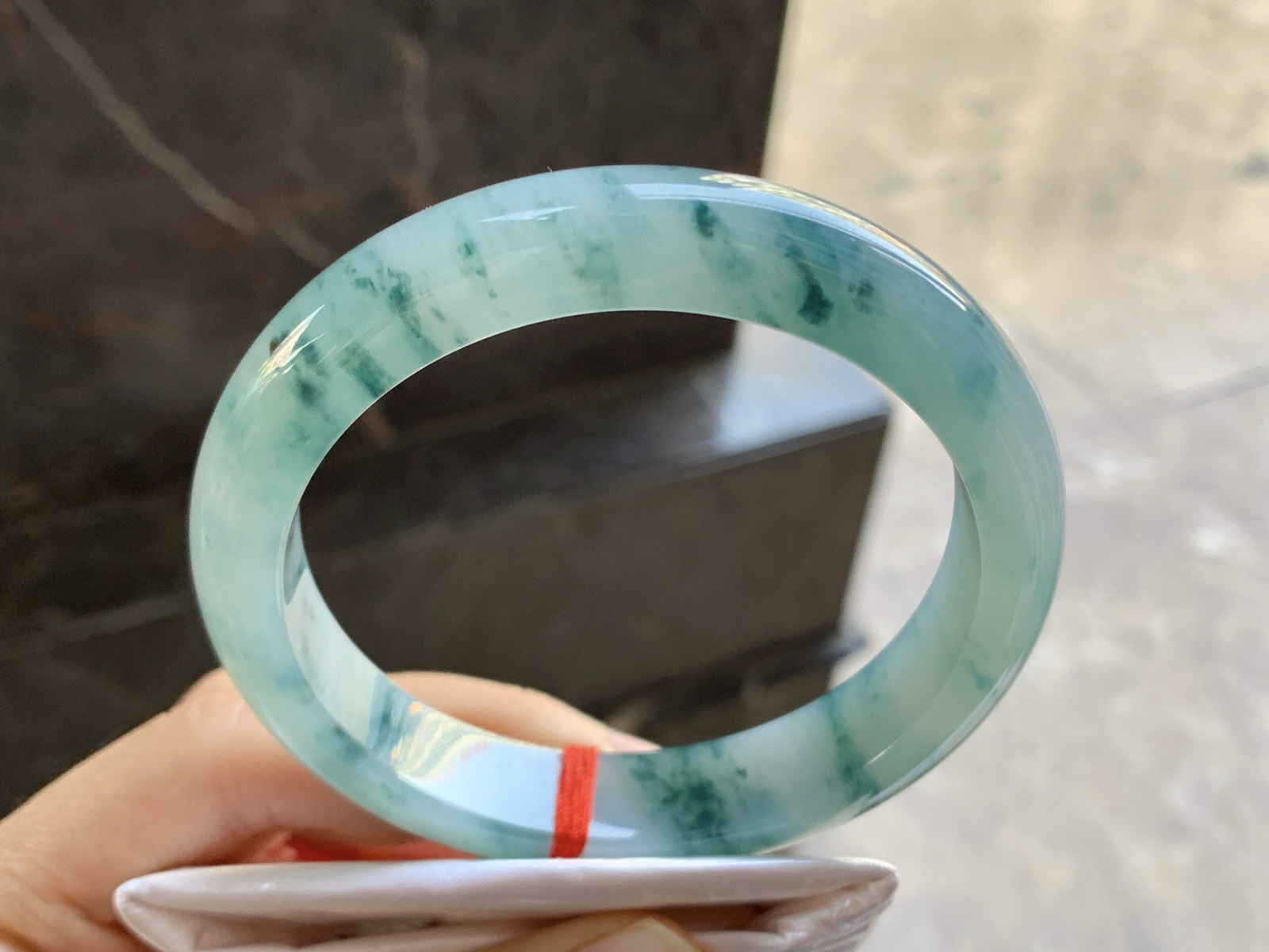 61.5-12.9-8.9

蓝花手镯^_^大圈 飘花灵韵