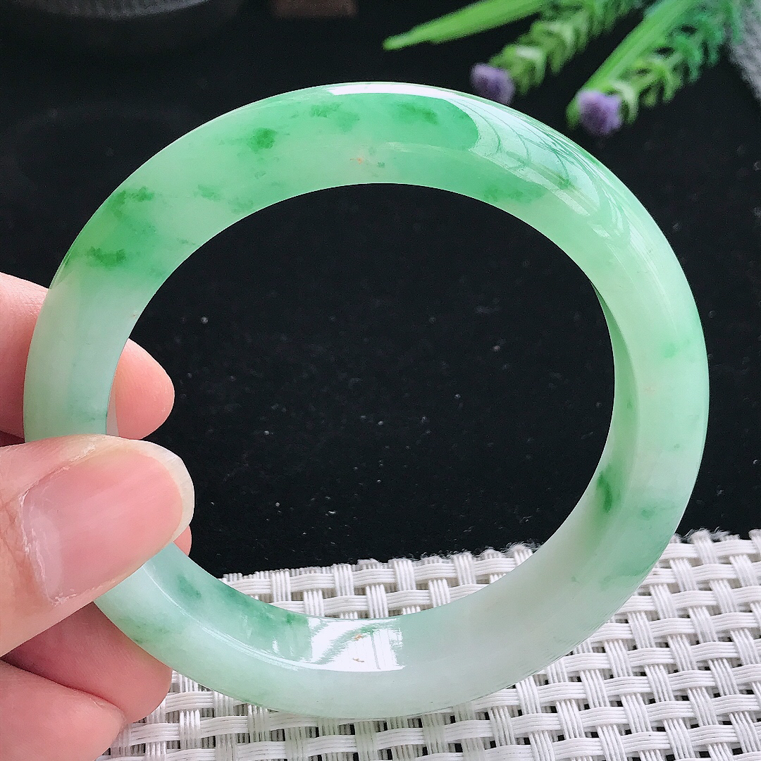 实拍A货翡翠58/12.8/9.2老坑精美飘阳绿手镯宽边玉镯手环