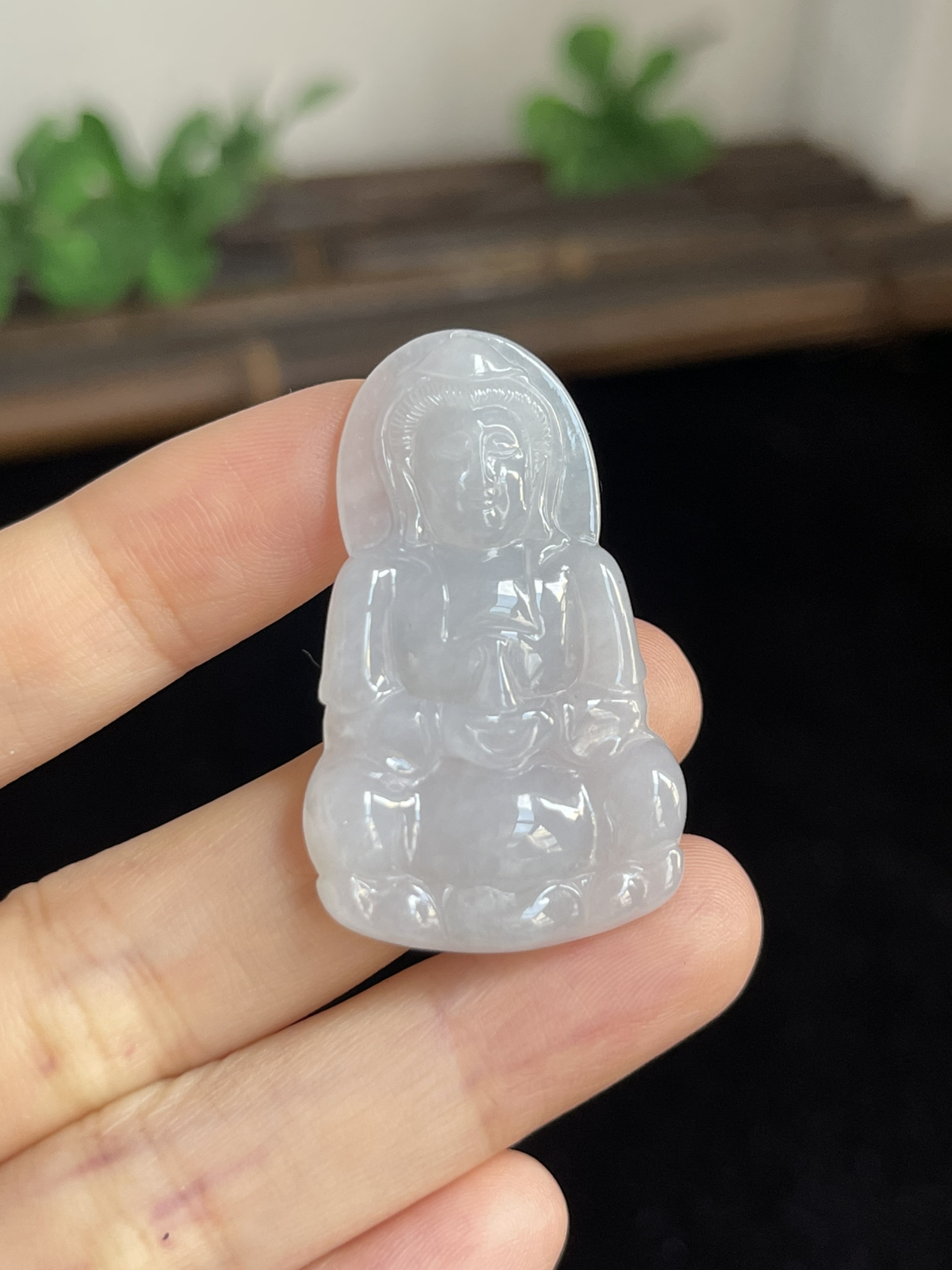 翡翠糯化种白色吊坠