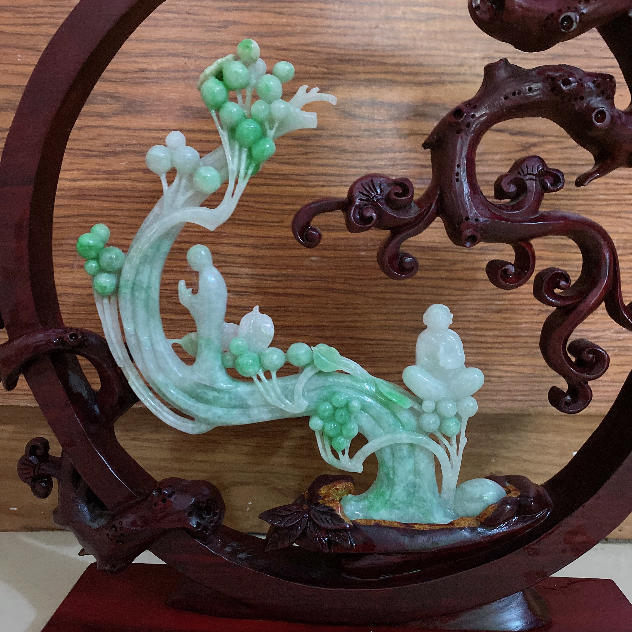 天然翡翠精雕飘绿，俏黄三彩悟道摆件 约裸石尺寸175*140*13mm 精美底座尺寸295*310*