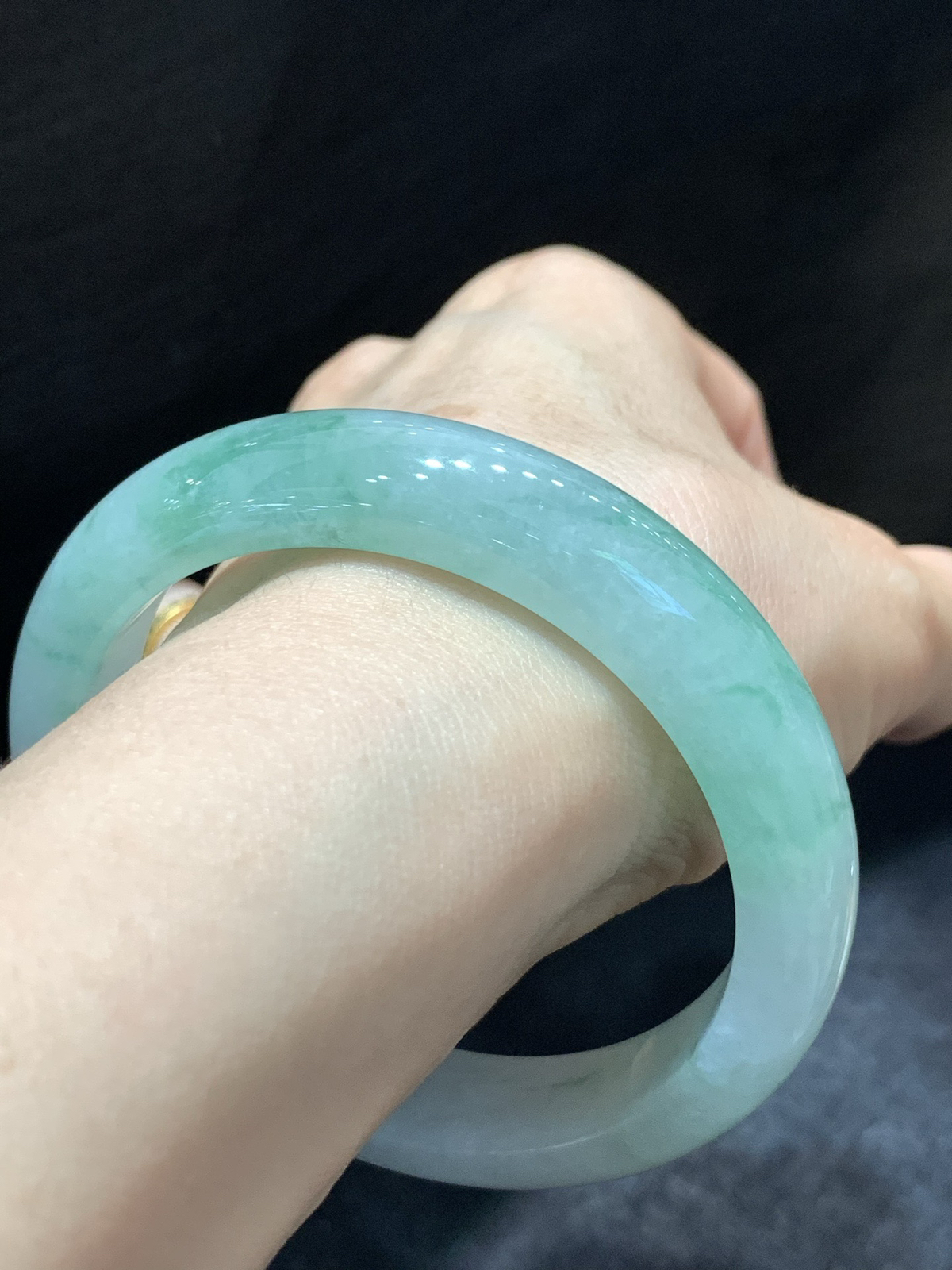 尺寸59.1/12.6/8.3，飘花手镯
水润细腻 清新甜美~