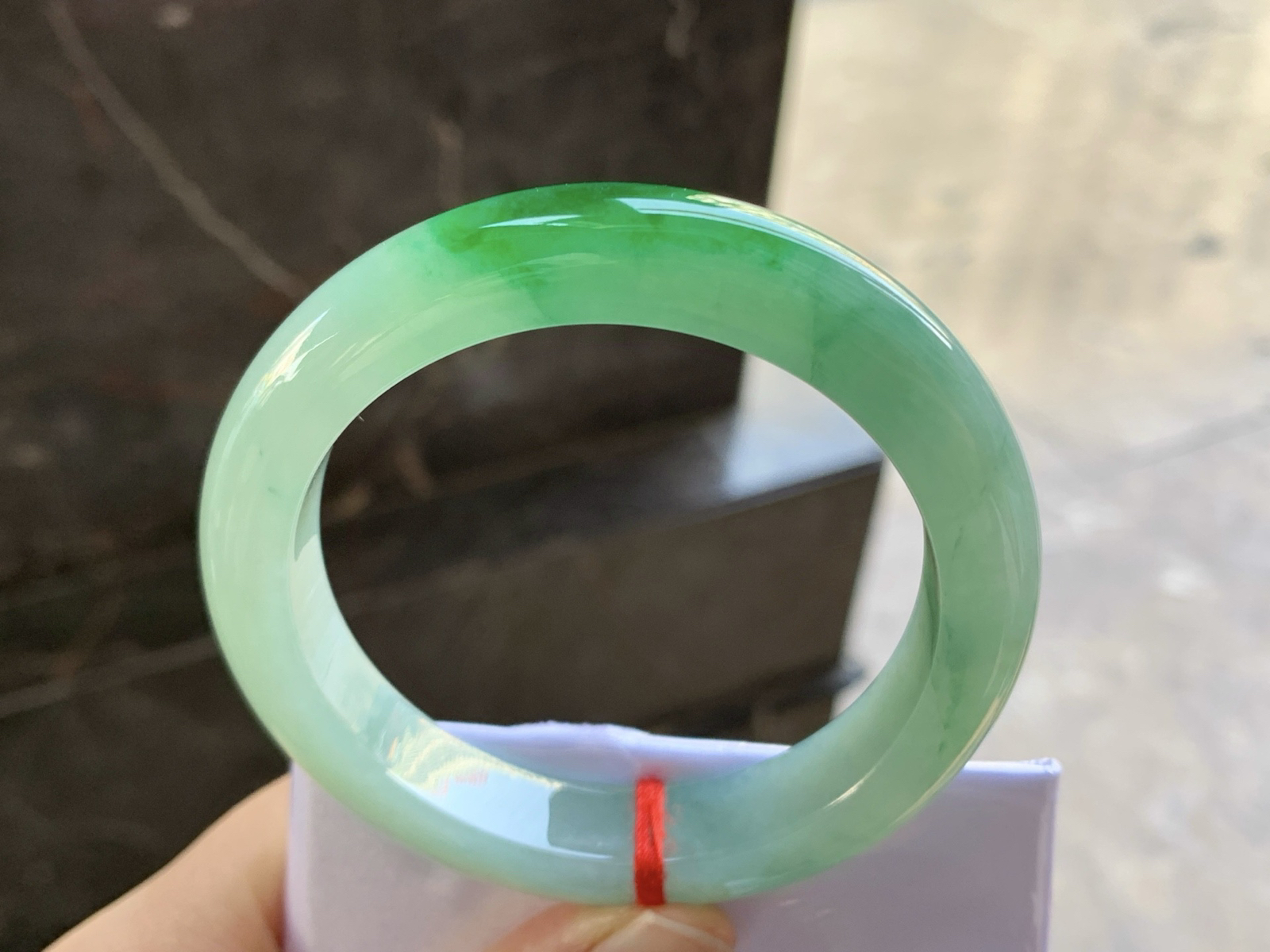 55.5-12.2-9.2

阳绿色手镯^_^色阳