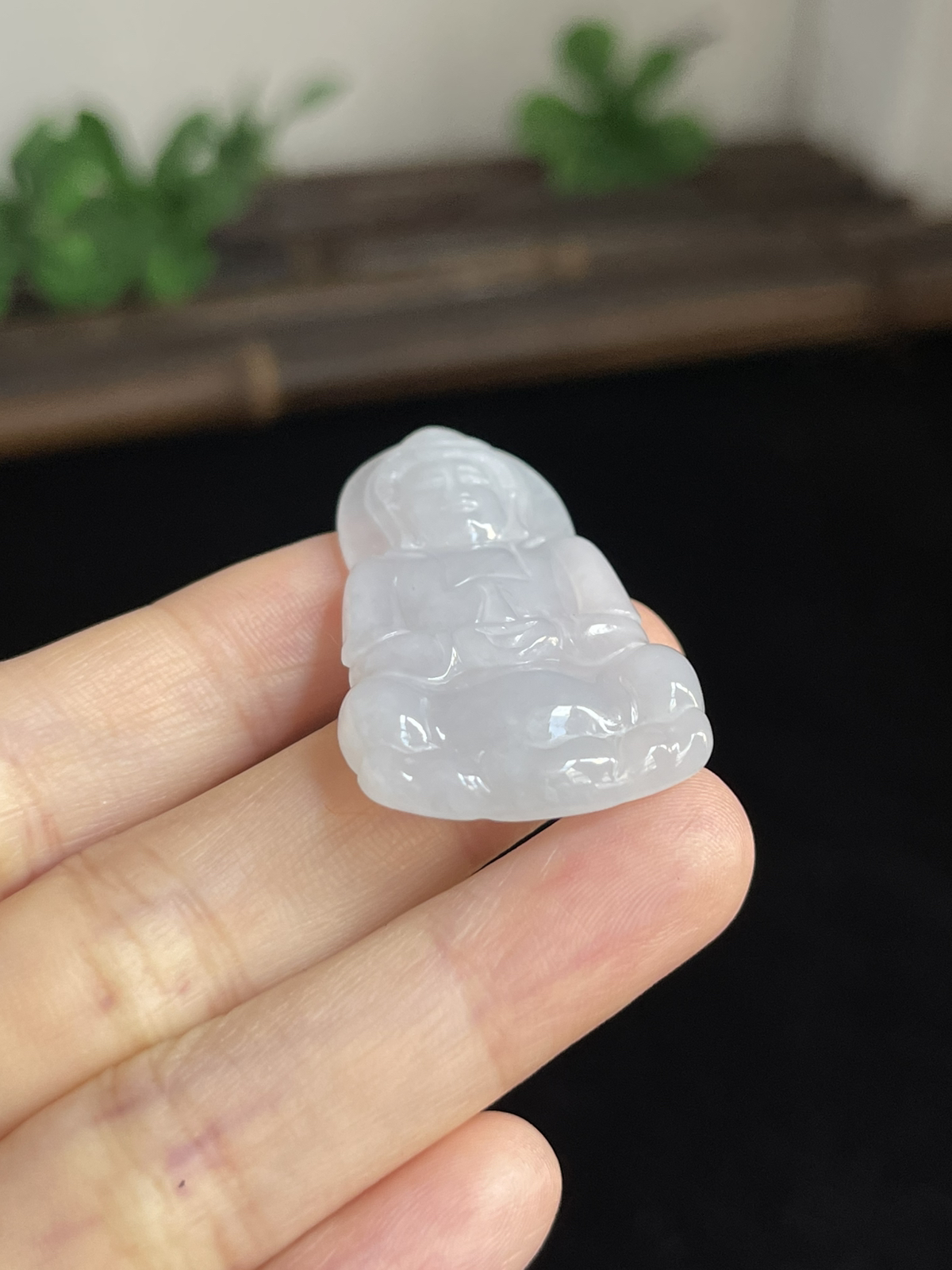 翡翠糯化种白色吊坠