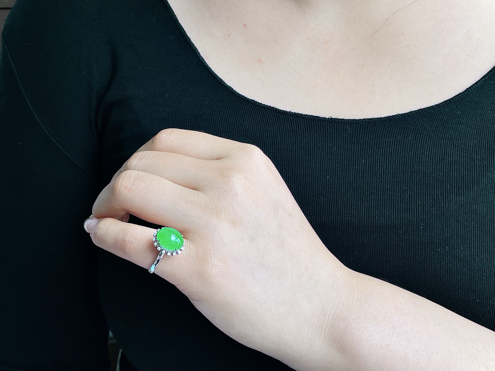 【镶嵌】高冰阳绿蛋面戒指 
【说明】18k金镶嵌 性价比高  
【整体】14.6-12.7-11.1
【裸石】11.7-10-5.2
【圈口】14号