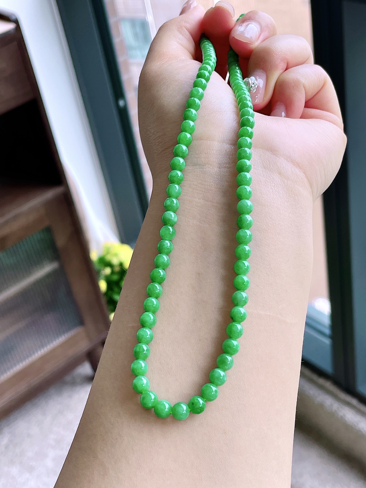 【珠子】冰阳绿珠链圆珠珠子珠链
【说明】缅料 性价比高  
【尺寸】5.3mm，29cm
