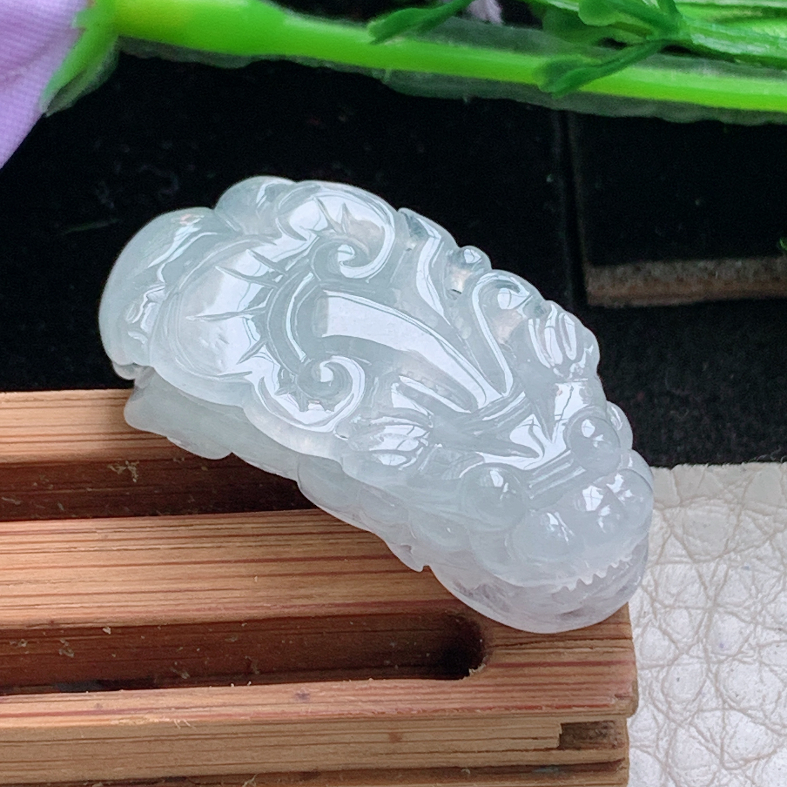 xo实拍33*16*9缅甸翡翠a货冰纯招财貔貅 玉皮休挂件 玉坠