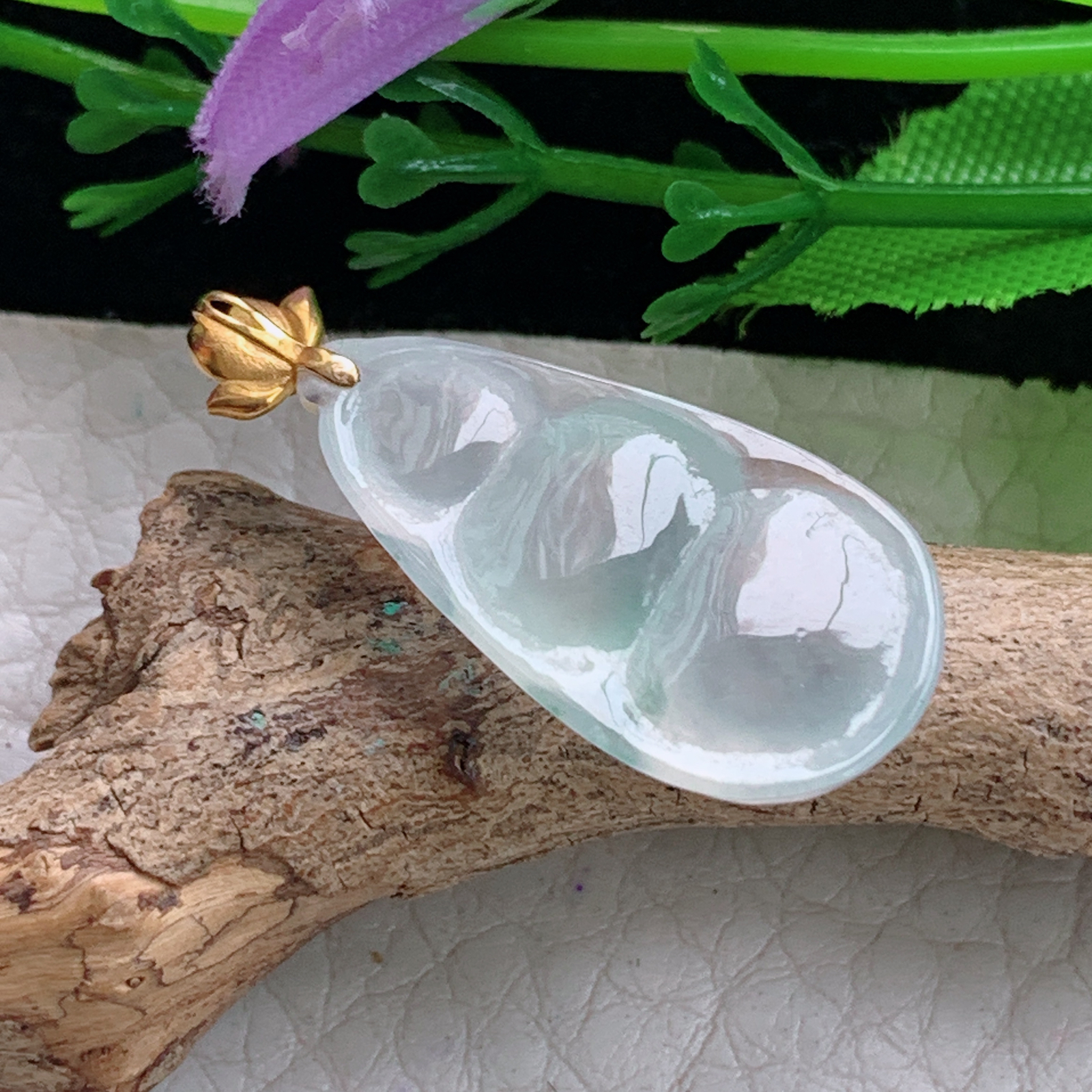 xo实拍30*13.2*5.8缅甸翡翠a货冰种飘花平安豆 翡翠豆荚 状元豆玉挂件 玉坠