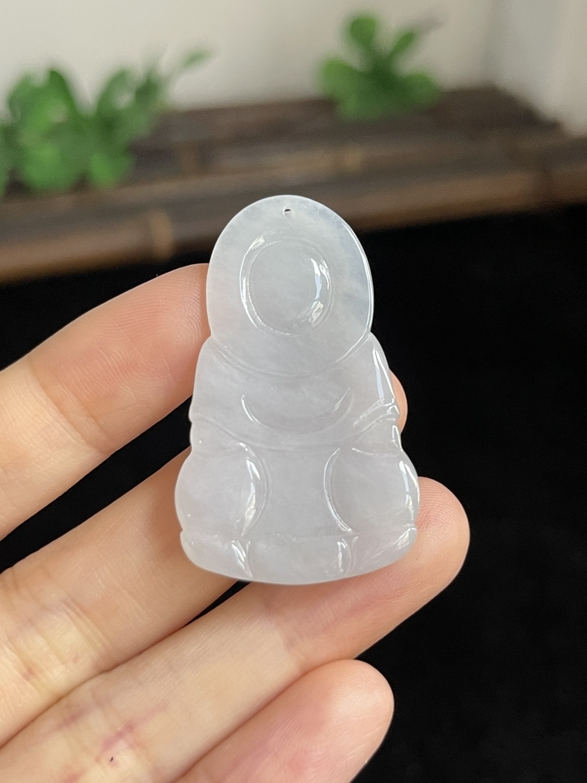 翡翠糯化种白色吊坠