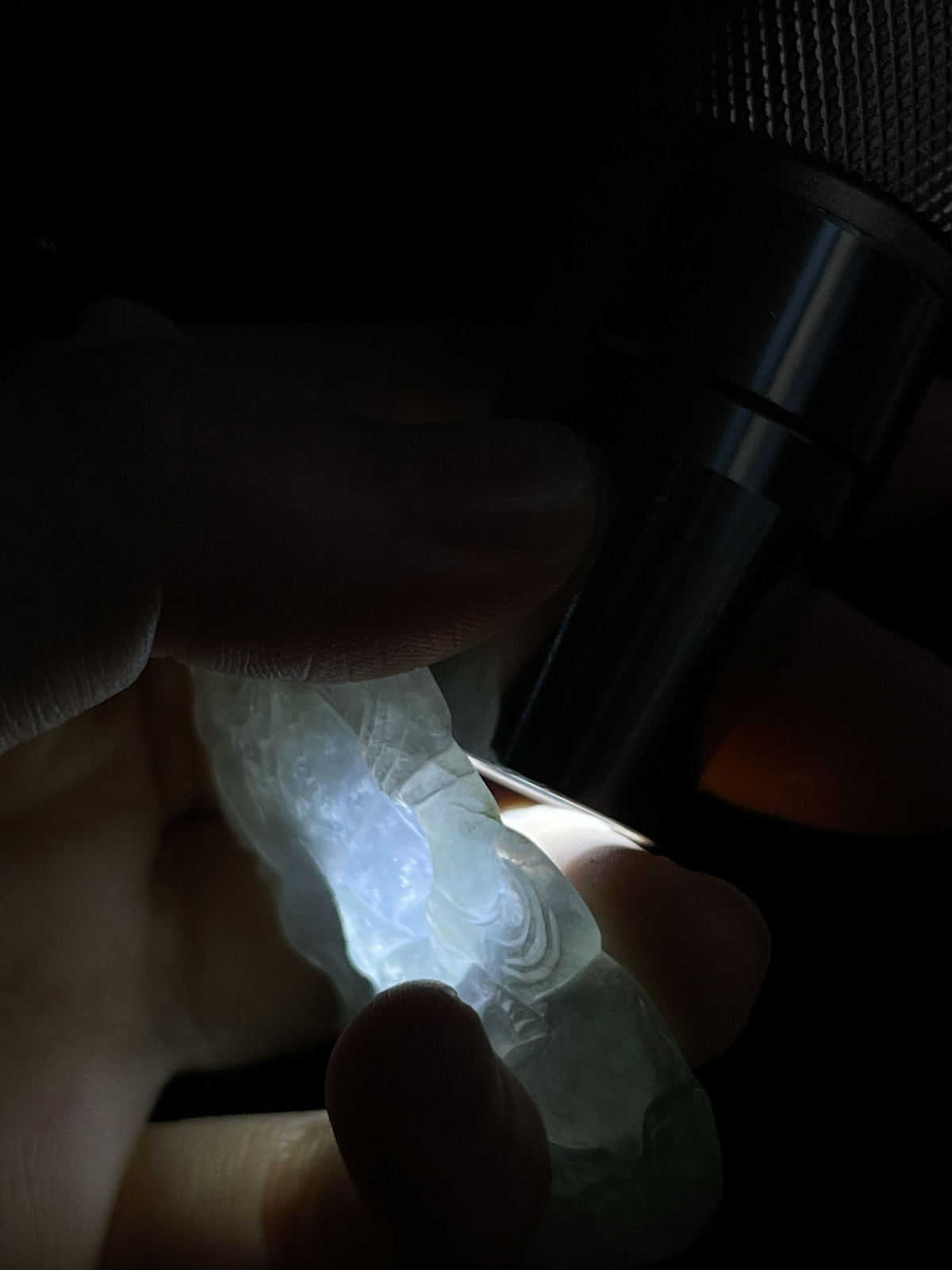 翡翠冰糯种淡绿色吊坠，配珠未测