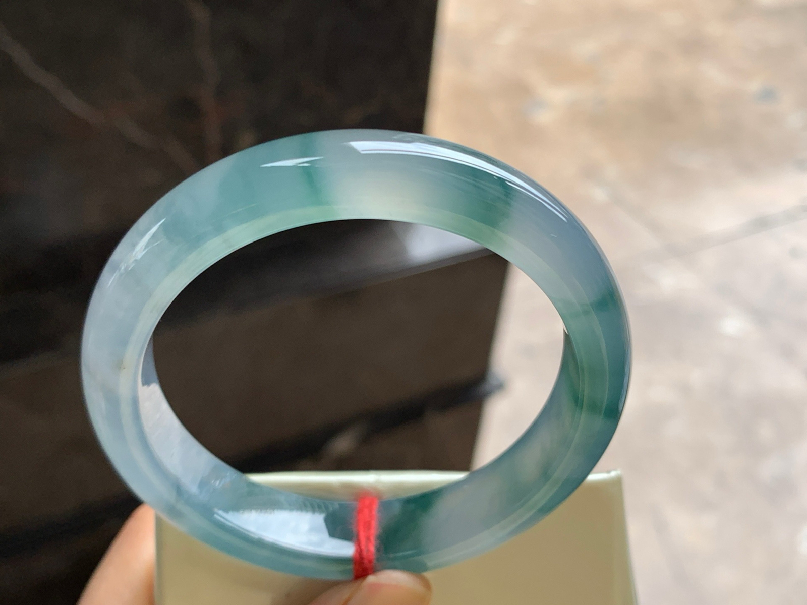 57-12.4-8.3

冰蓝花手镯^_^冰透 飘花灵韵