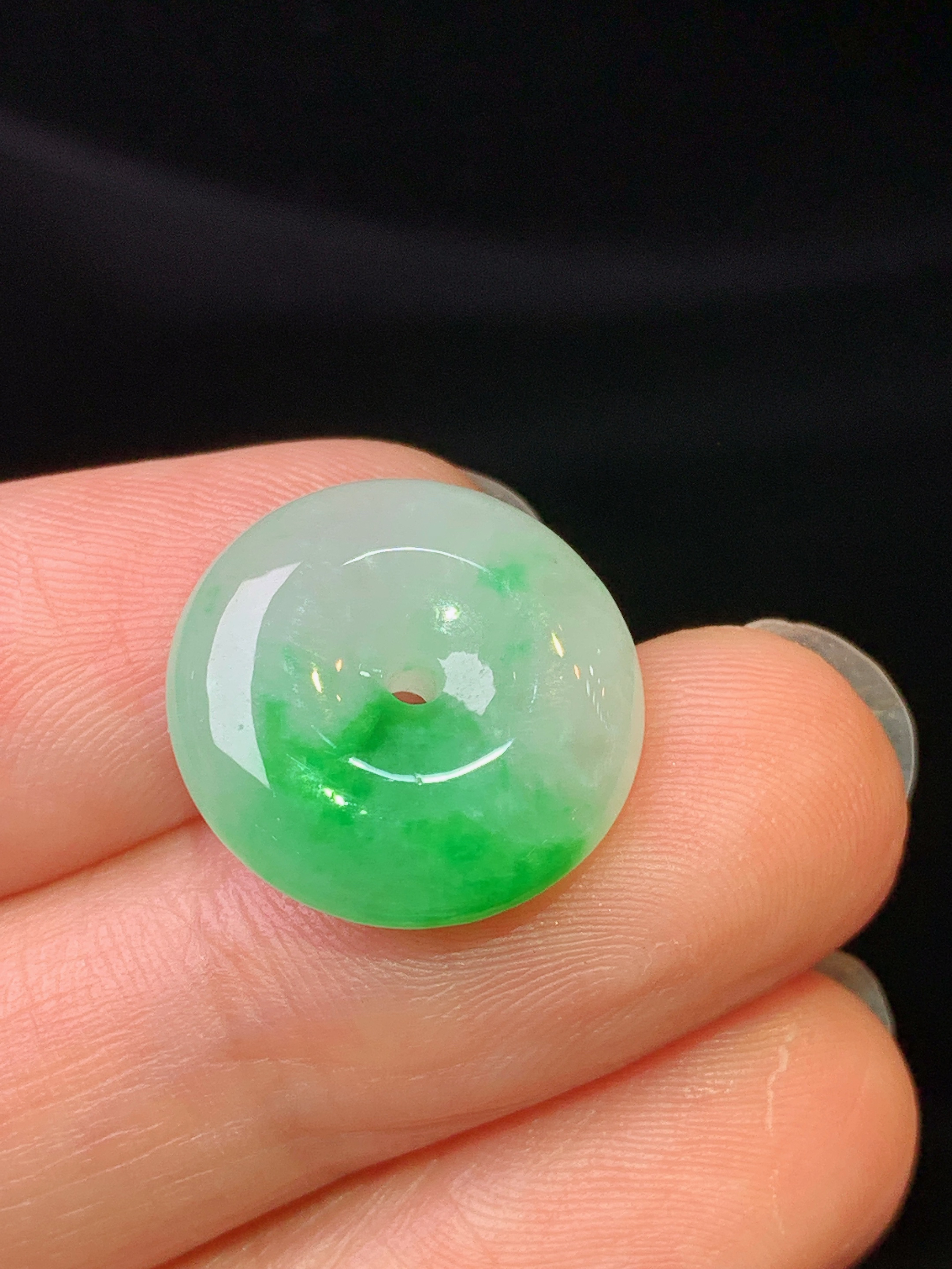 飘绿平安扣吊坠 玉质细腻 色泽艳丽清新 水润亮眼 整体尺寸16*5.2z1