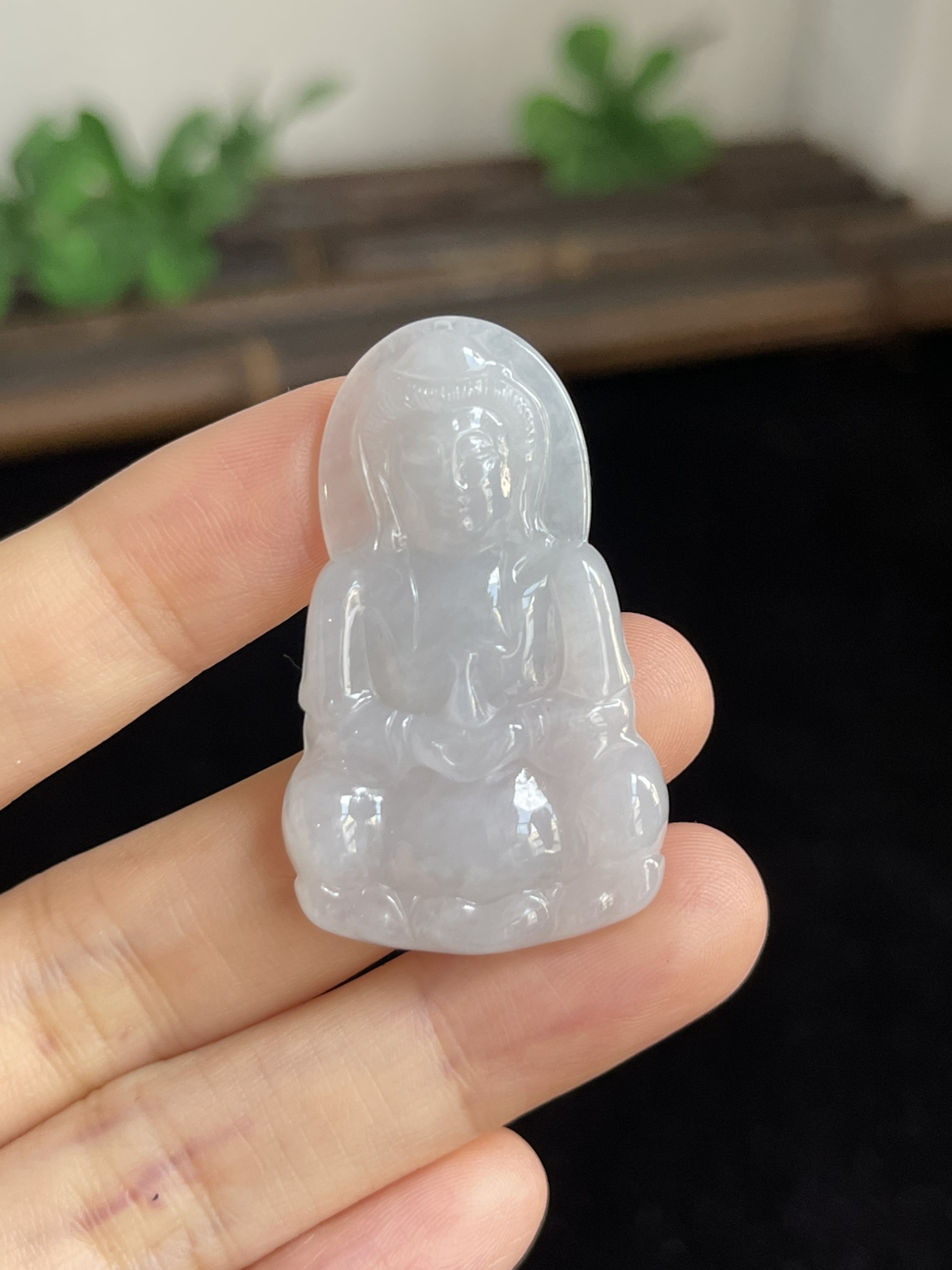 翡翠糯化种白色吊坠