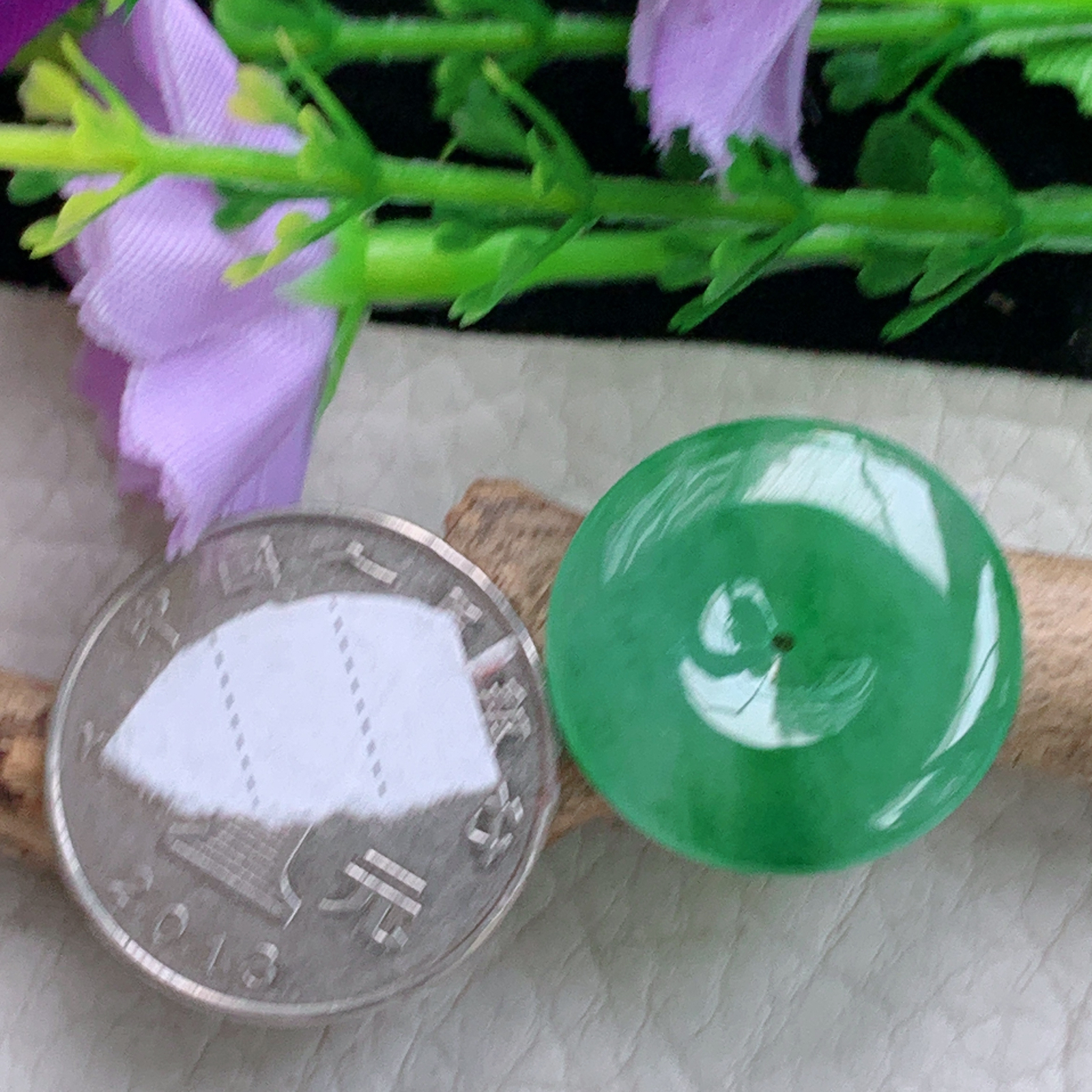 xo实拍22.3*3.9缅甸翡翠a货冰绿平安扣 玉扣玉挂件 玉坠