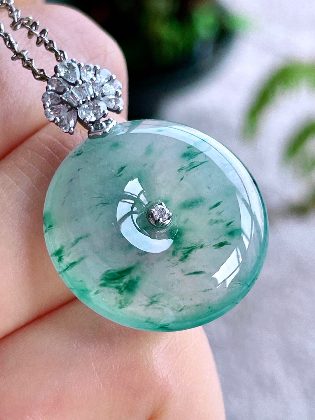 冰飘花平安扣吊坠  
18k金镶嵌  性价比高  
整体30/裸石22.6-5.4