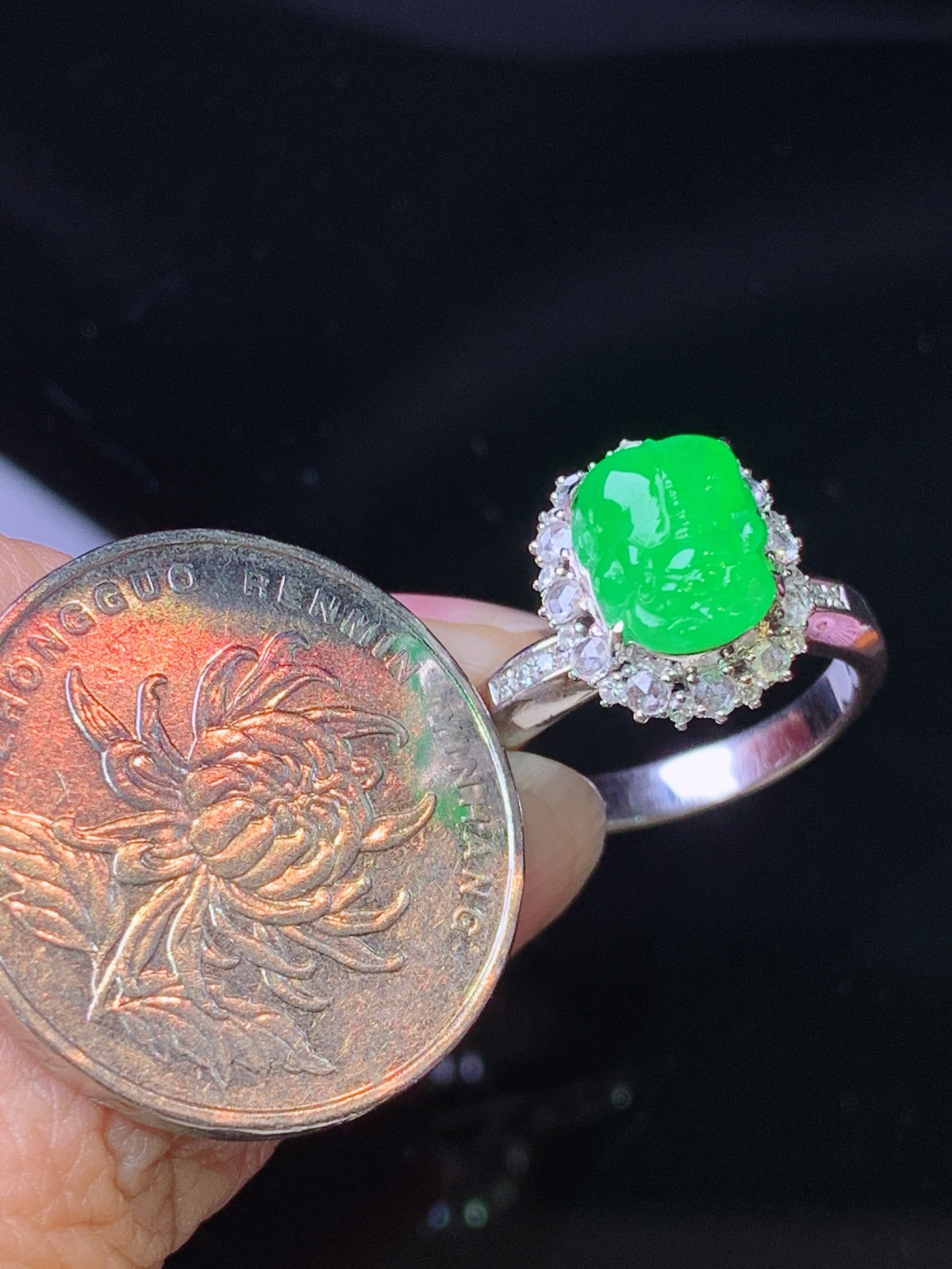 18k金钻镶嵌满绿貔貅戒指 玉质细腻 色泽艳丽清新 水润亮眼 圈口14 整体尺寸13.3*11.2*10.8c4