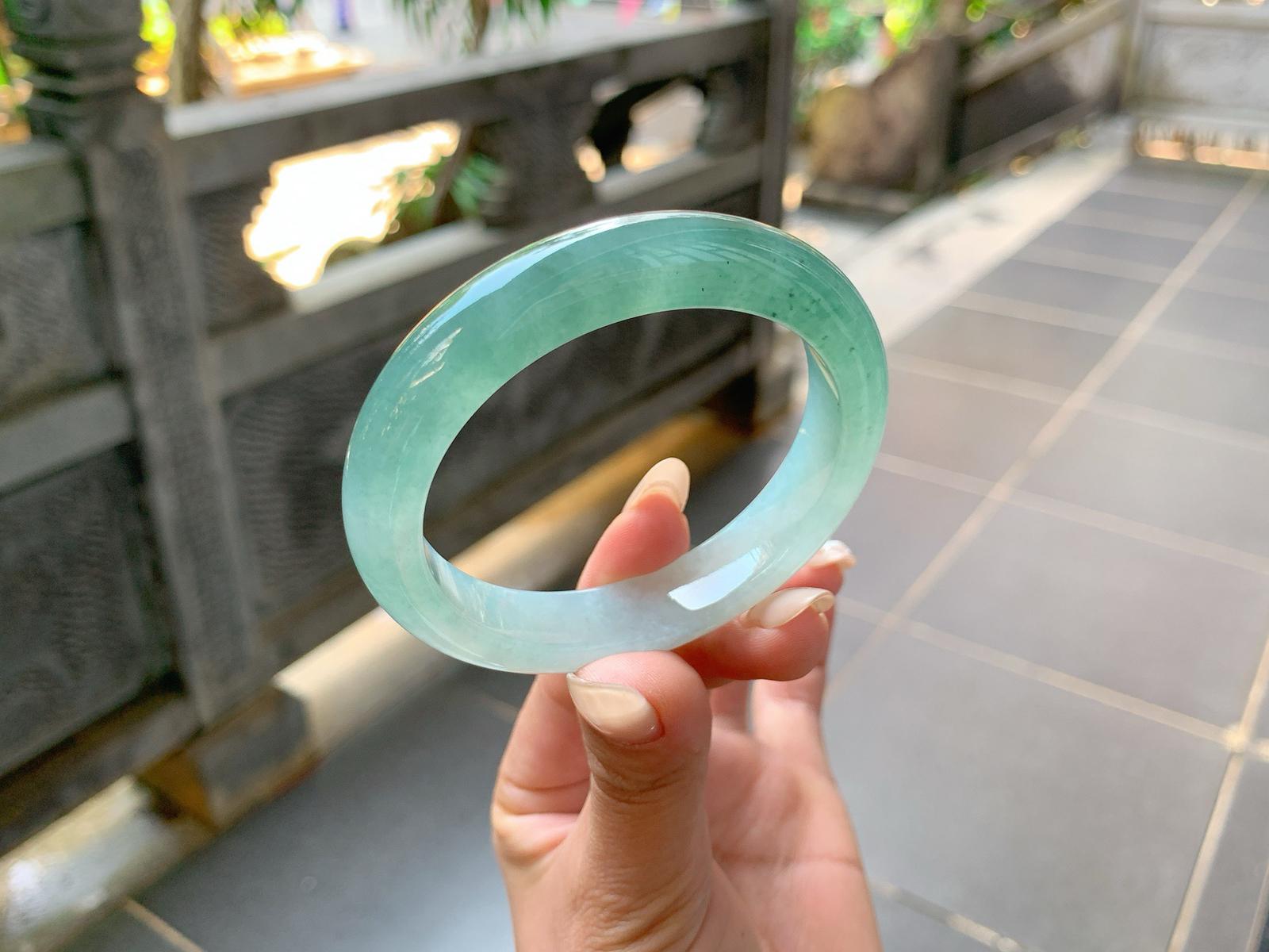 ｜55圈口
半山半水，湖水绿，种好起光，冰冰透透的，