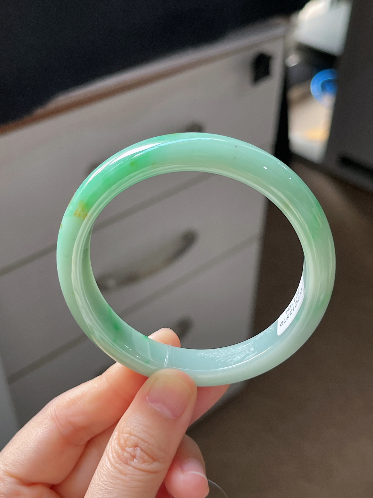 正圈57.5圈口，翡翠糯化种飘绿手镯