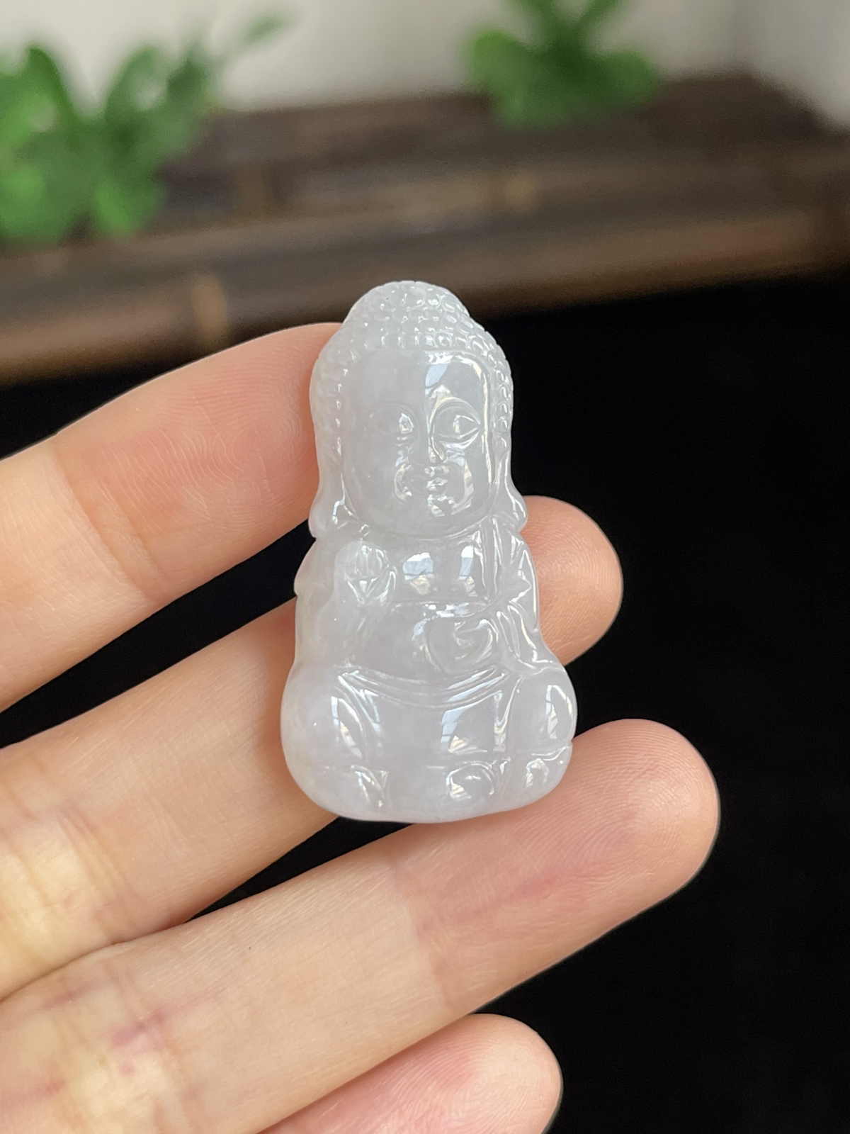 翡翠糯化种白色吊坠