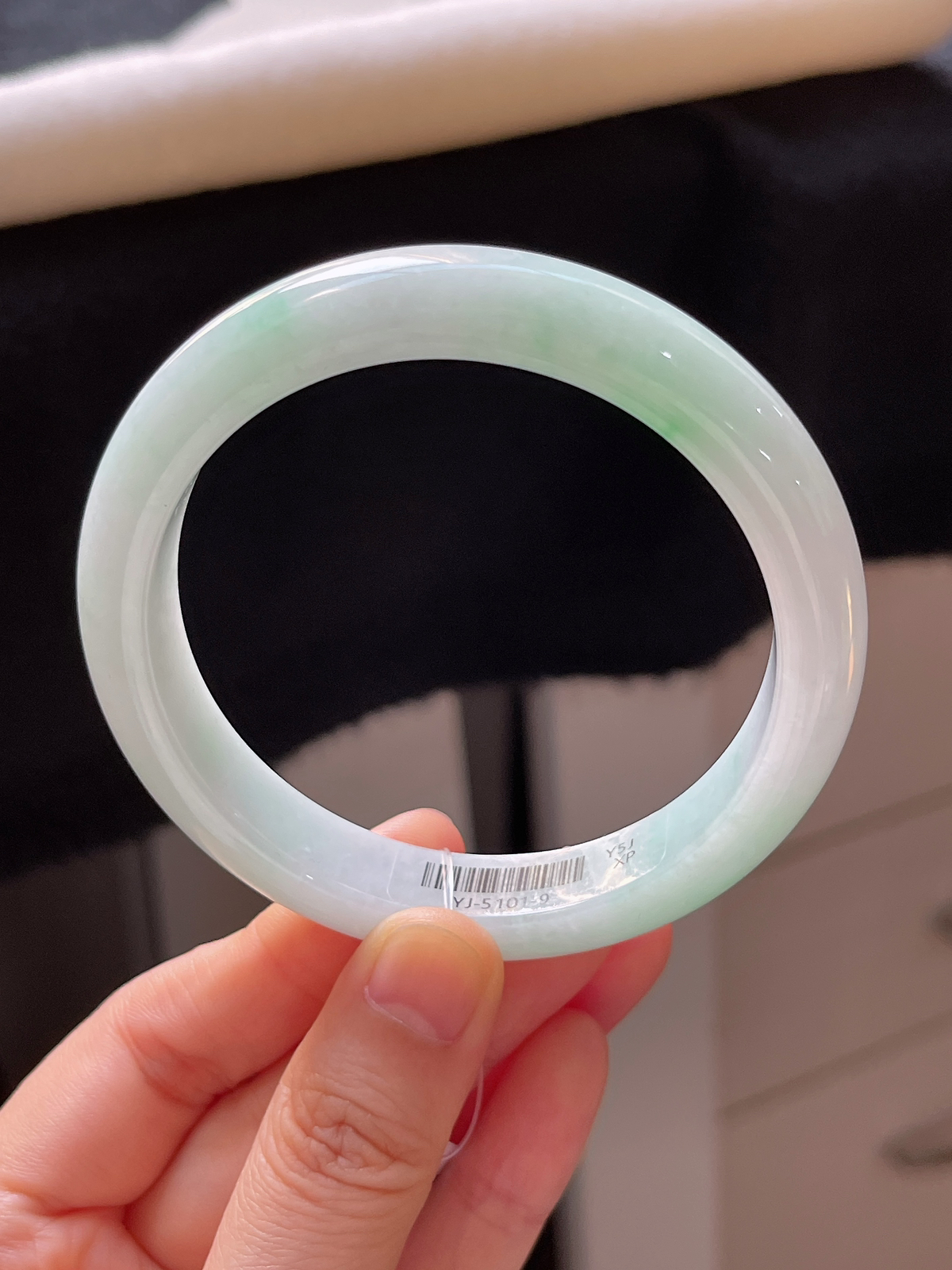 正圈58.4圈口，翡翠糯化种飘绿手镯