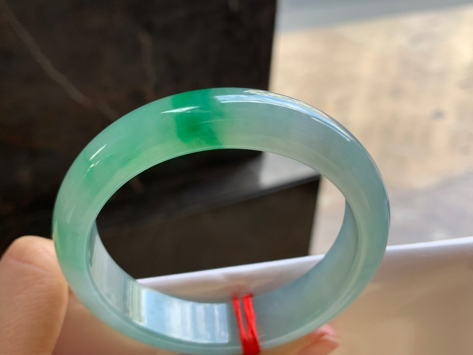 57-13.7-8

冰飘绿手镯^_^种水好 颜色鲜艳