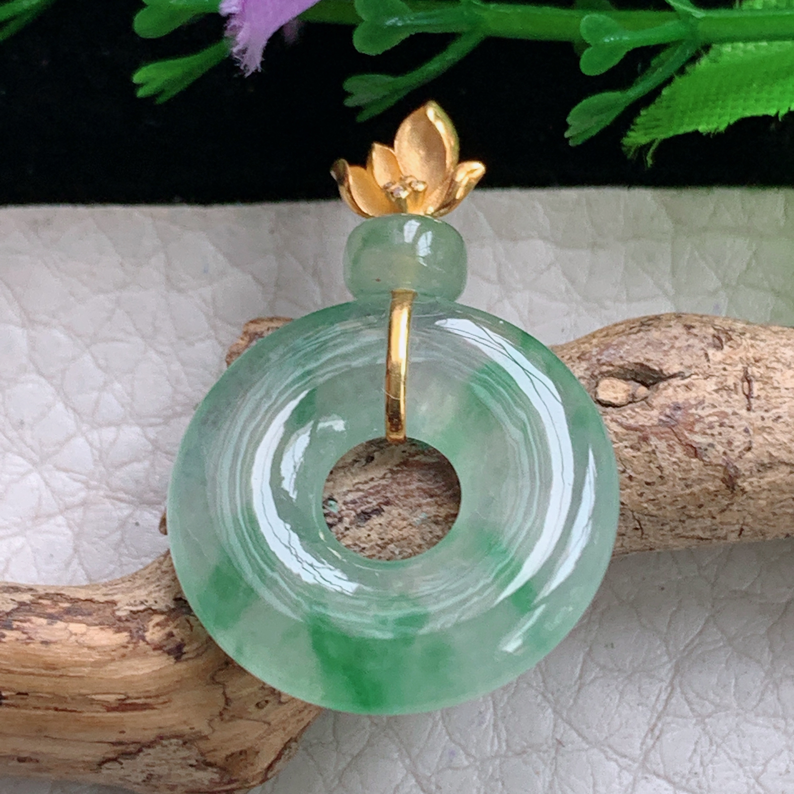 xo实拍31.5*21.5*3.6缅甸翡翠a货冰种飘绿甜甜圈 玉扣玉挂件 玉坠