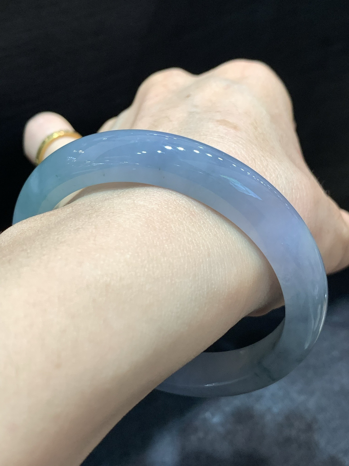 尺寸58.1/11.5/8.1，淡紫罗兰手镯
水润细腻 紫气东来~